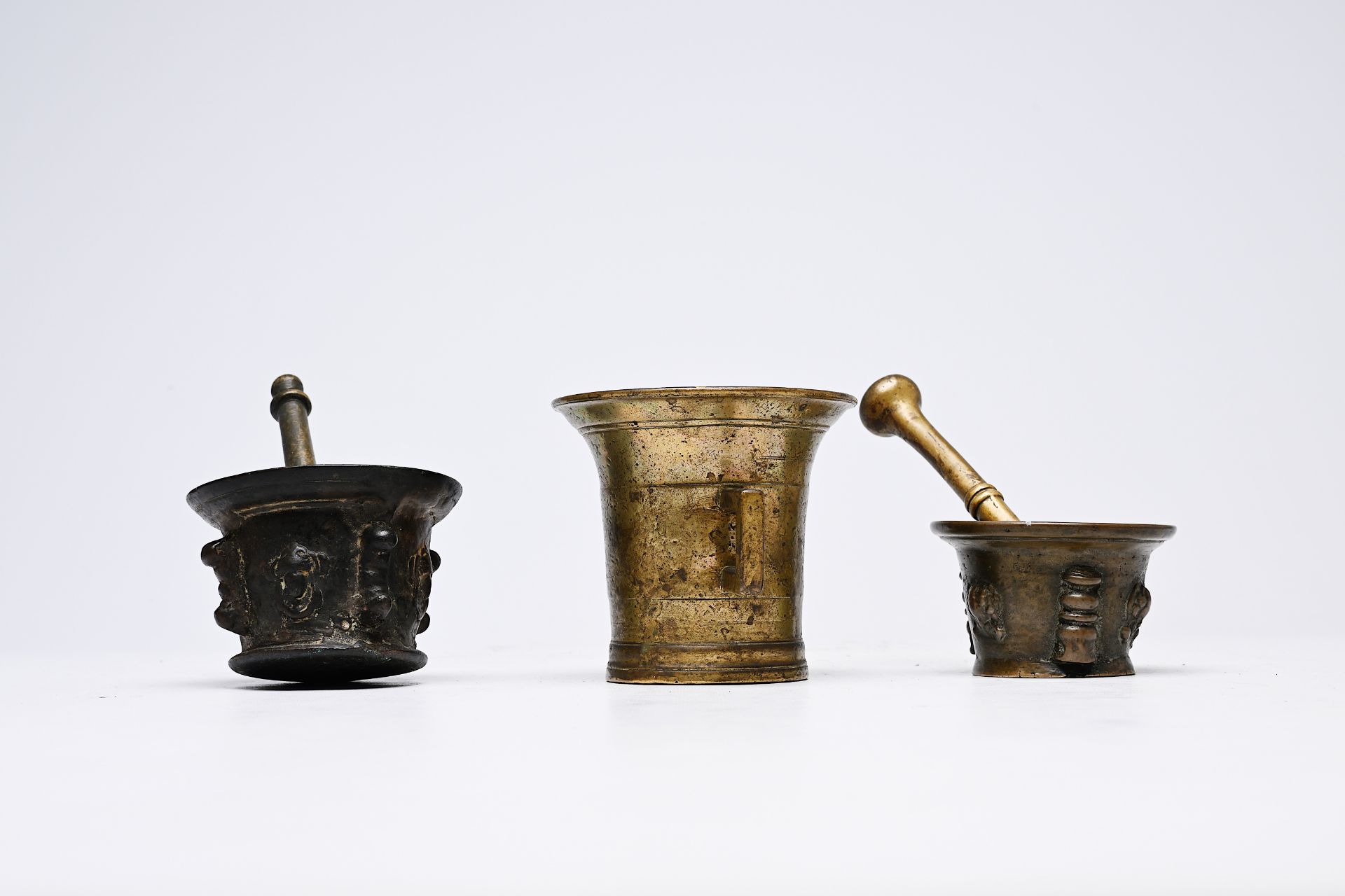 Three bronze mortars and two pestles, France and/or Spain, 16th/17th C. - Image 2 of 6