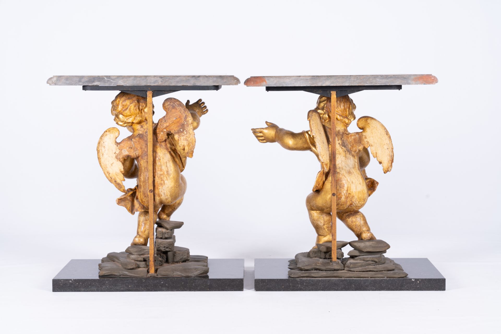 A pair of gilt wood angels transformed into wall consoles with marble top and bottom, 19th/20th C. - Image 4 of 6