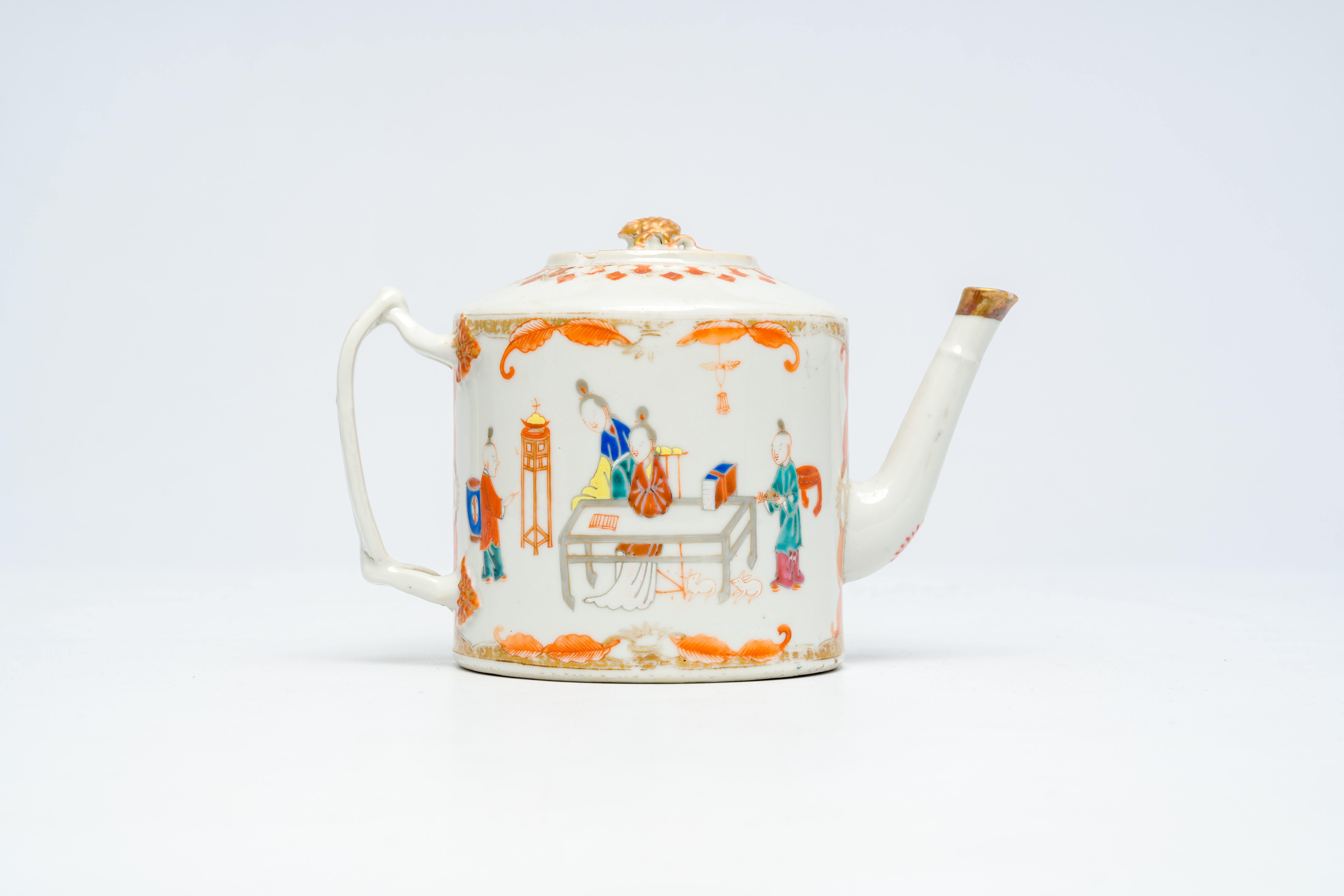 A Chinese famille rose 'mandarin subject' teapot and cover, Qianlong/Jiaqing - Image 4 of 7