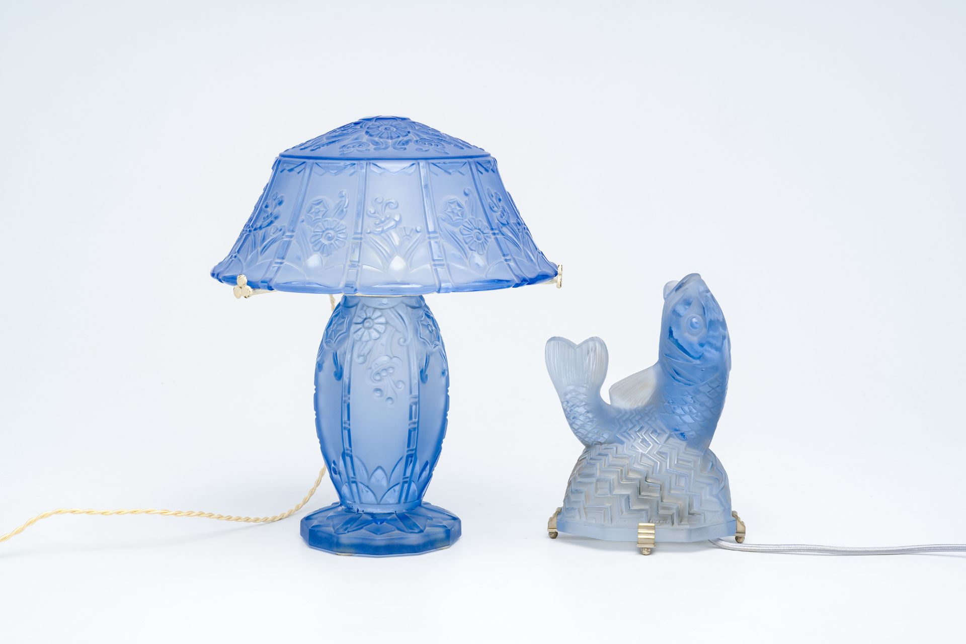 Pierre D'avesn and Lorrain Nancy, France: Two Art Deco lamps in blue glass