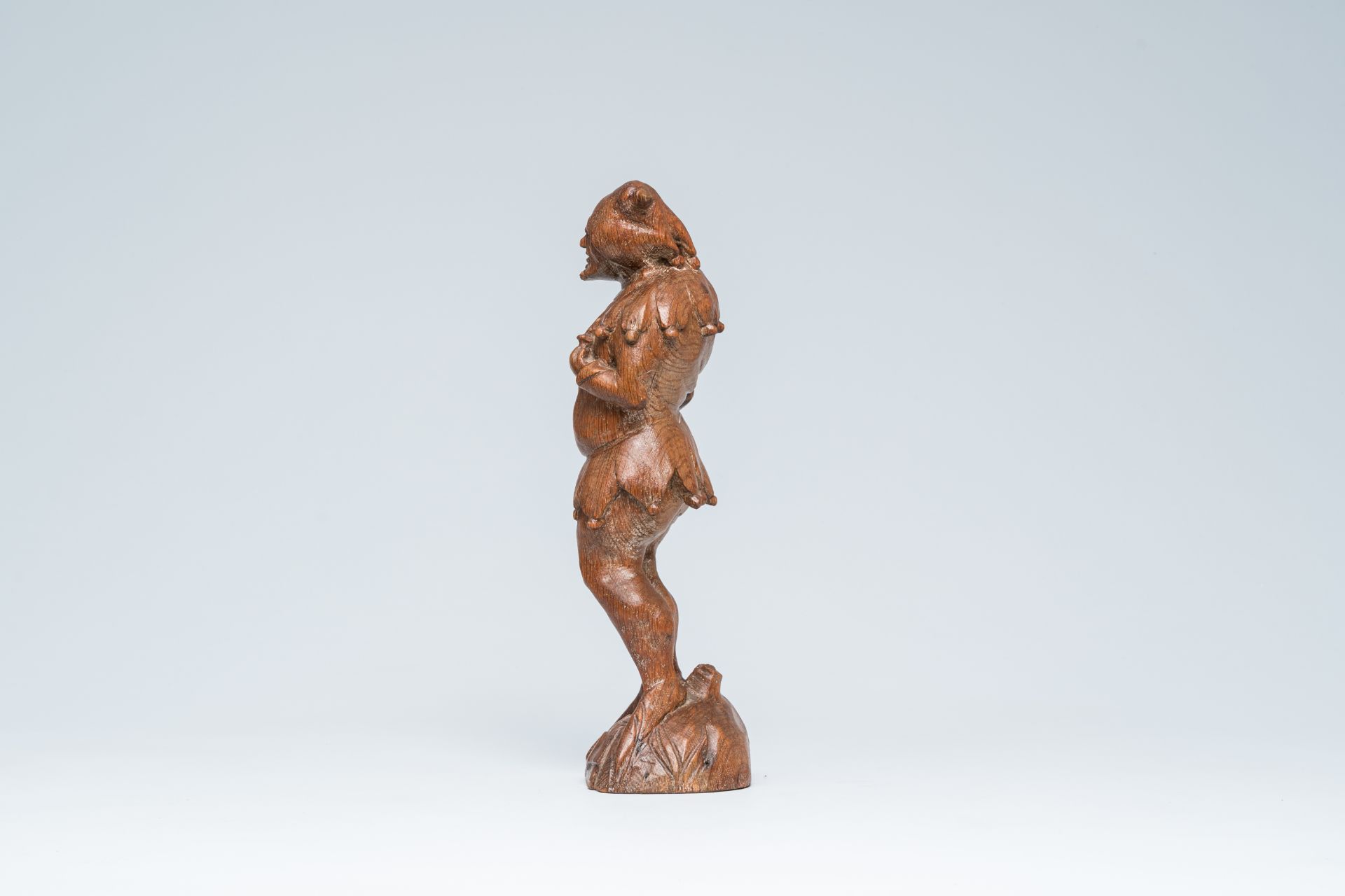 H. Morice (?): A jester, carved oak figure, France, 19th C. - Image 3 of 9