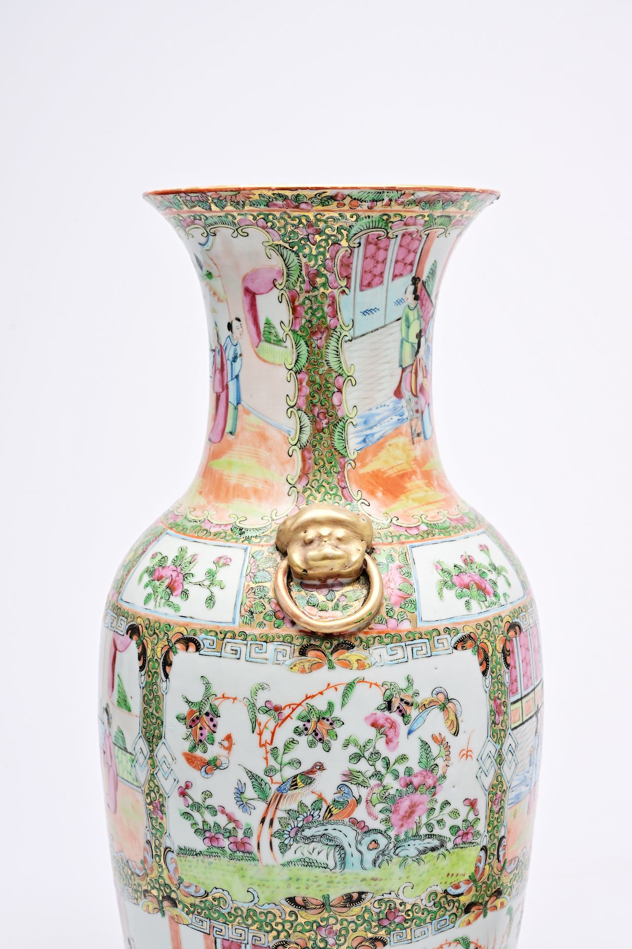 A varied collection of Chinese famille rose, verte and blue and white porcelain, 19th/20th C. - Image 46 of 48