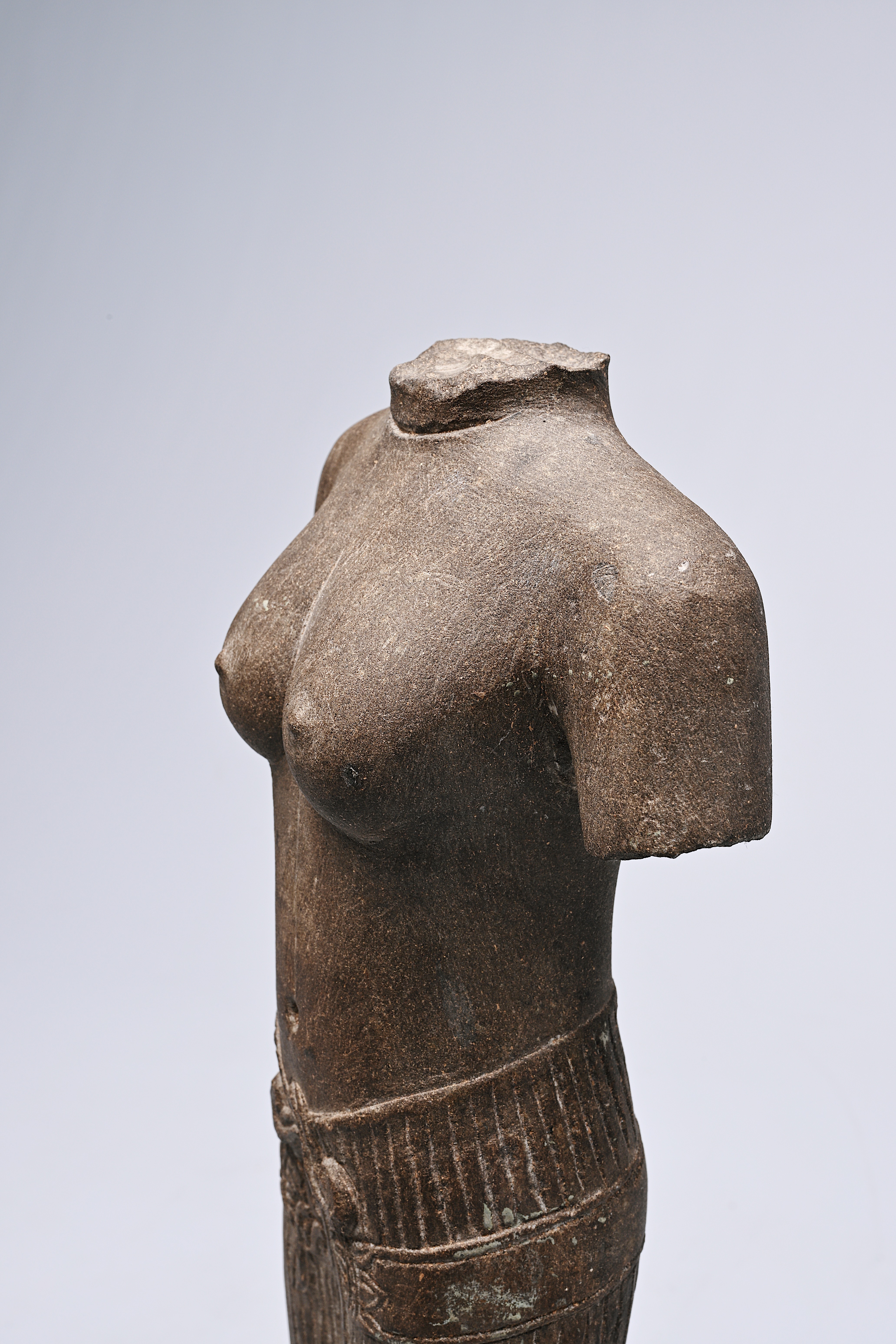 A Khmer sandstone torso of Uma, Koh Ker style, Cambodia, probably 10th/13th C. - Image 9 of 10