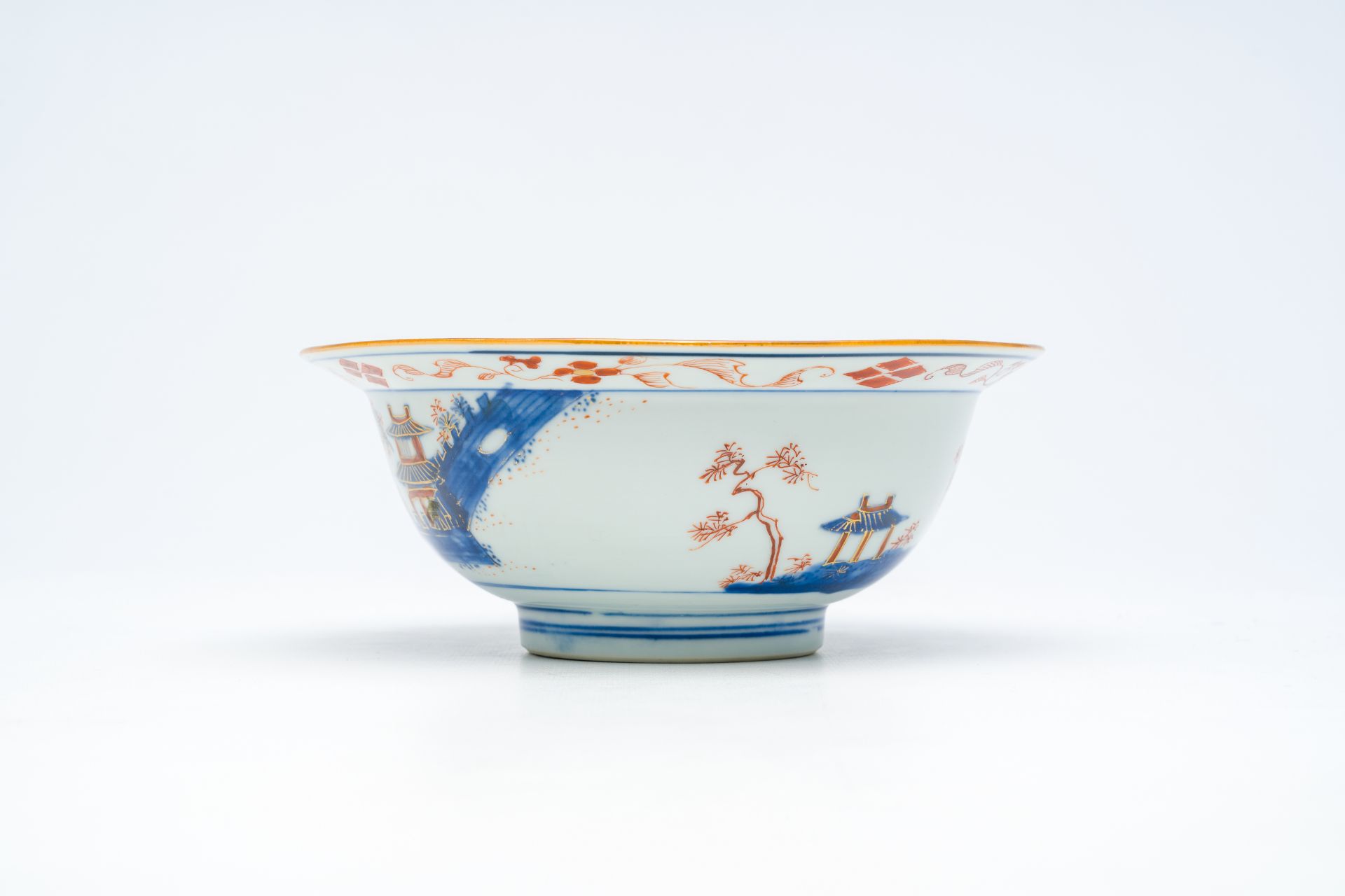 A Chinese Imari-style 'klapmuts' bowl with pagodas, ex-coll. Augustus the Strong, Kangxi - Image 3 of 7