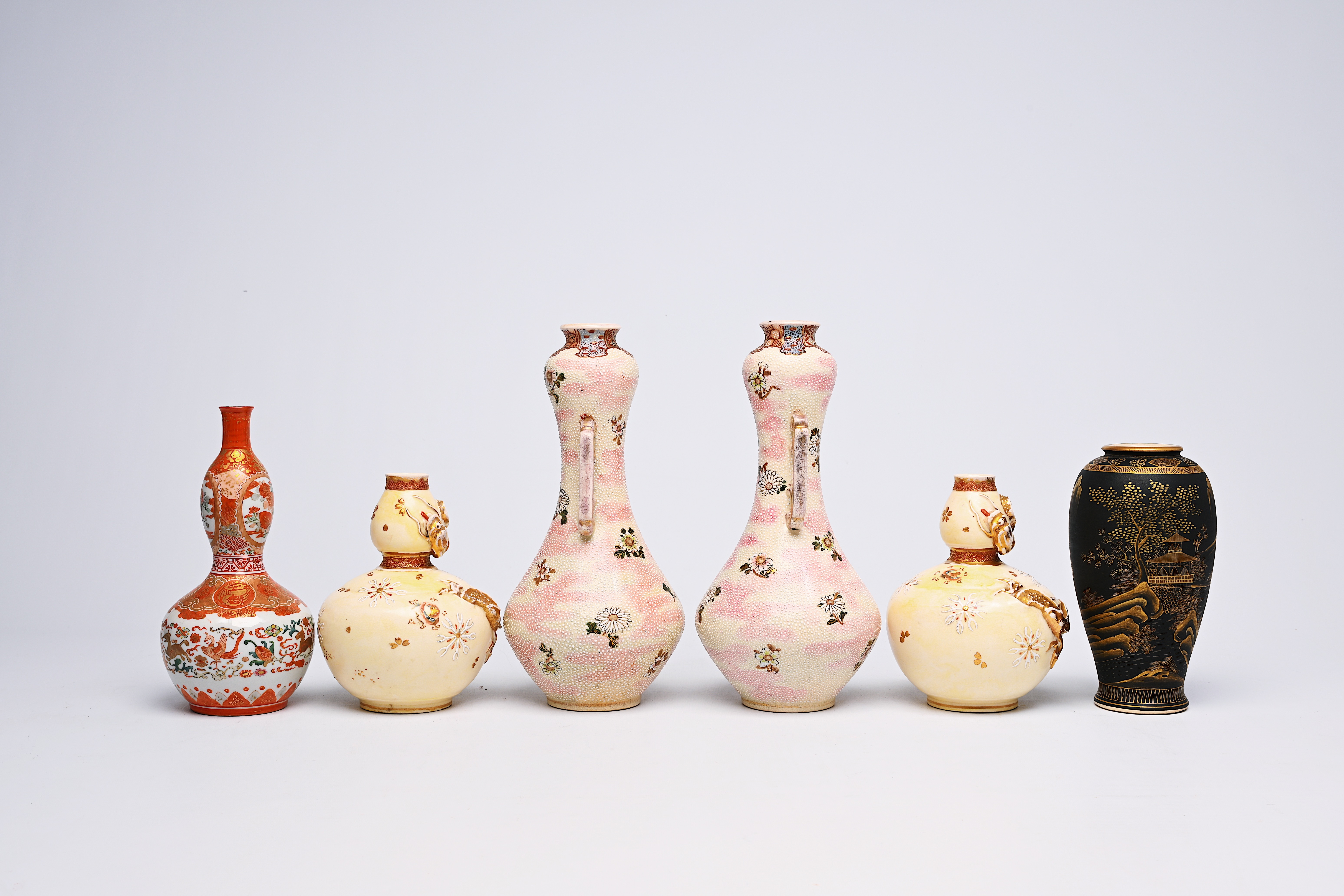 An extensive collection of Japanese Satsuma and Kutani porcelain, Meiji/Showa, 19th/20th C. - Image 6 of 30