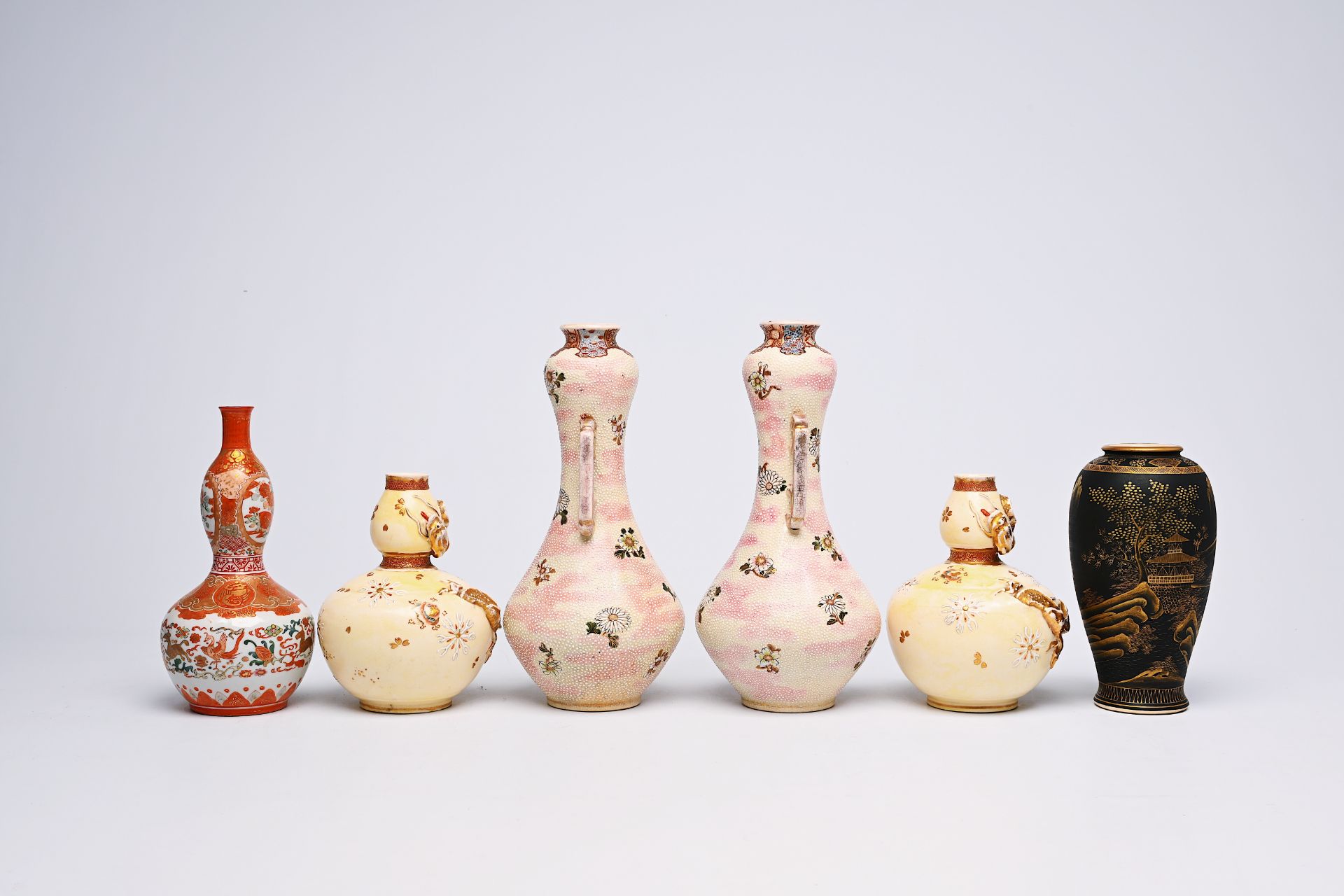 An extensive collection of Japanese Satsuma and Kutani porcelain, Meiji/Showa, 19th/20th C. - Bild 6 aus 30