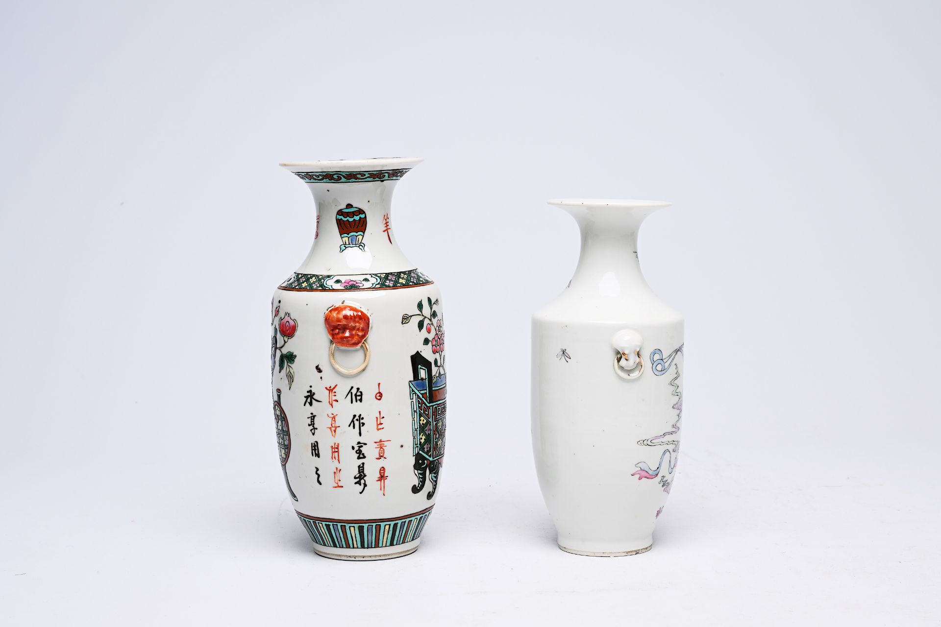 Two Chinese famille rose vases and three cases with ink stones, 19th/20th C. - Image 5 of 29