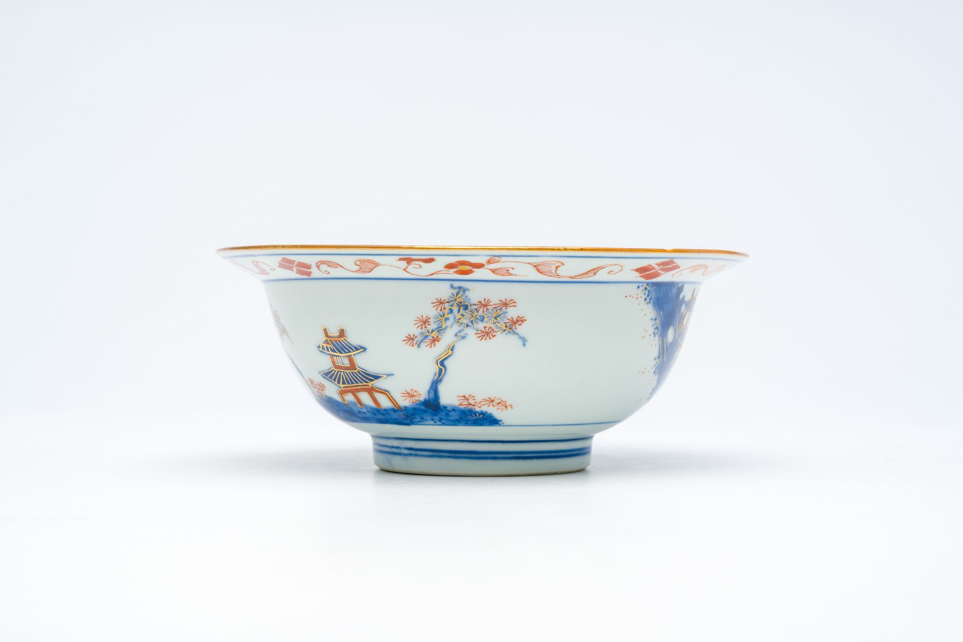 A Chinese Imari-style 'klapmuts' bowl with pagodas, ex-coll. Augustus the Strong, Kangxi - Image 5 of 7