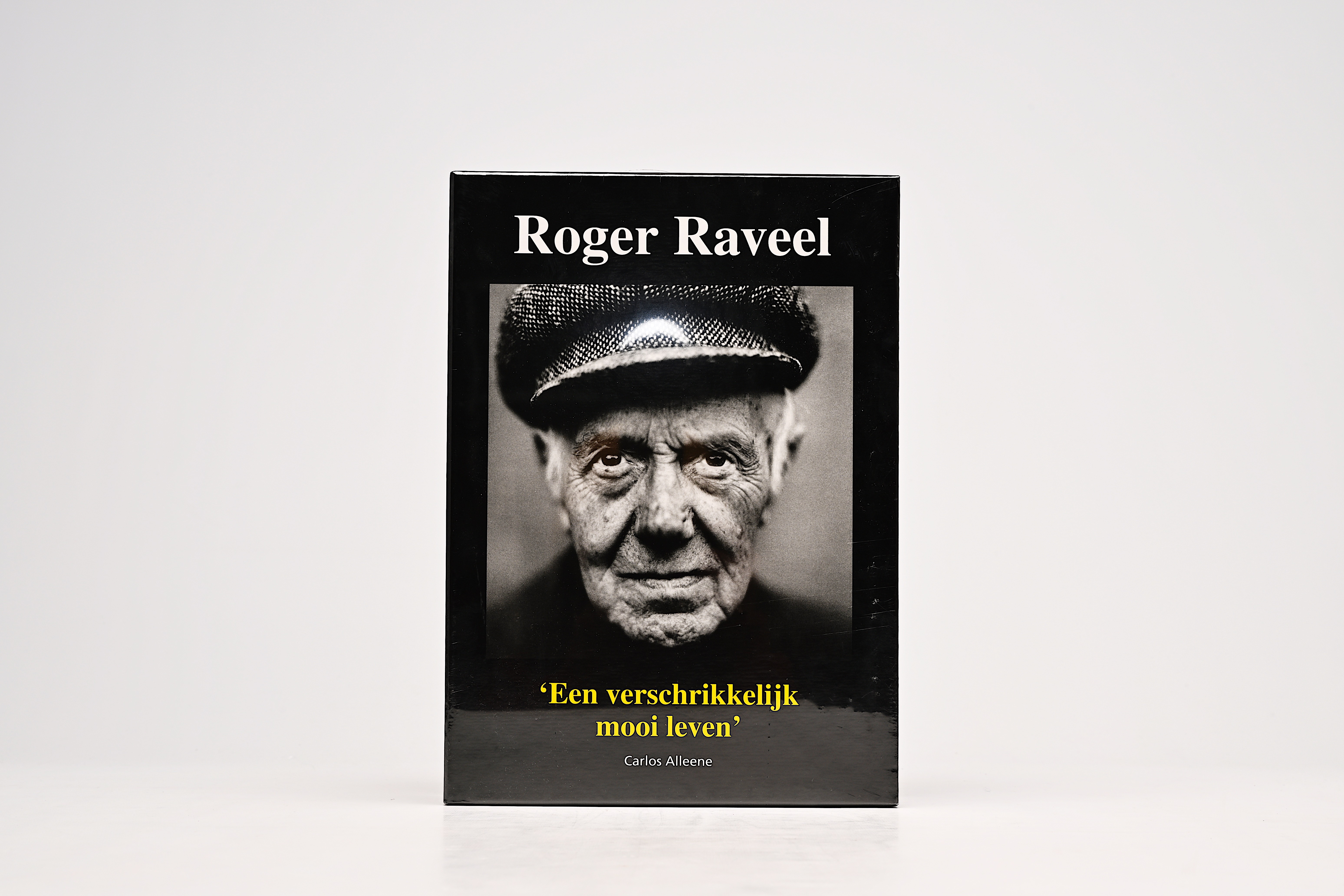 Roger Raveel (1921-2013): Two boxes of wine (eight bottles), ed. 43/100 and 75/100, and a publicatio - Image 8 of 10