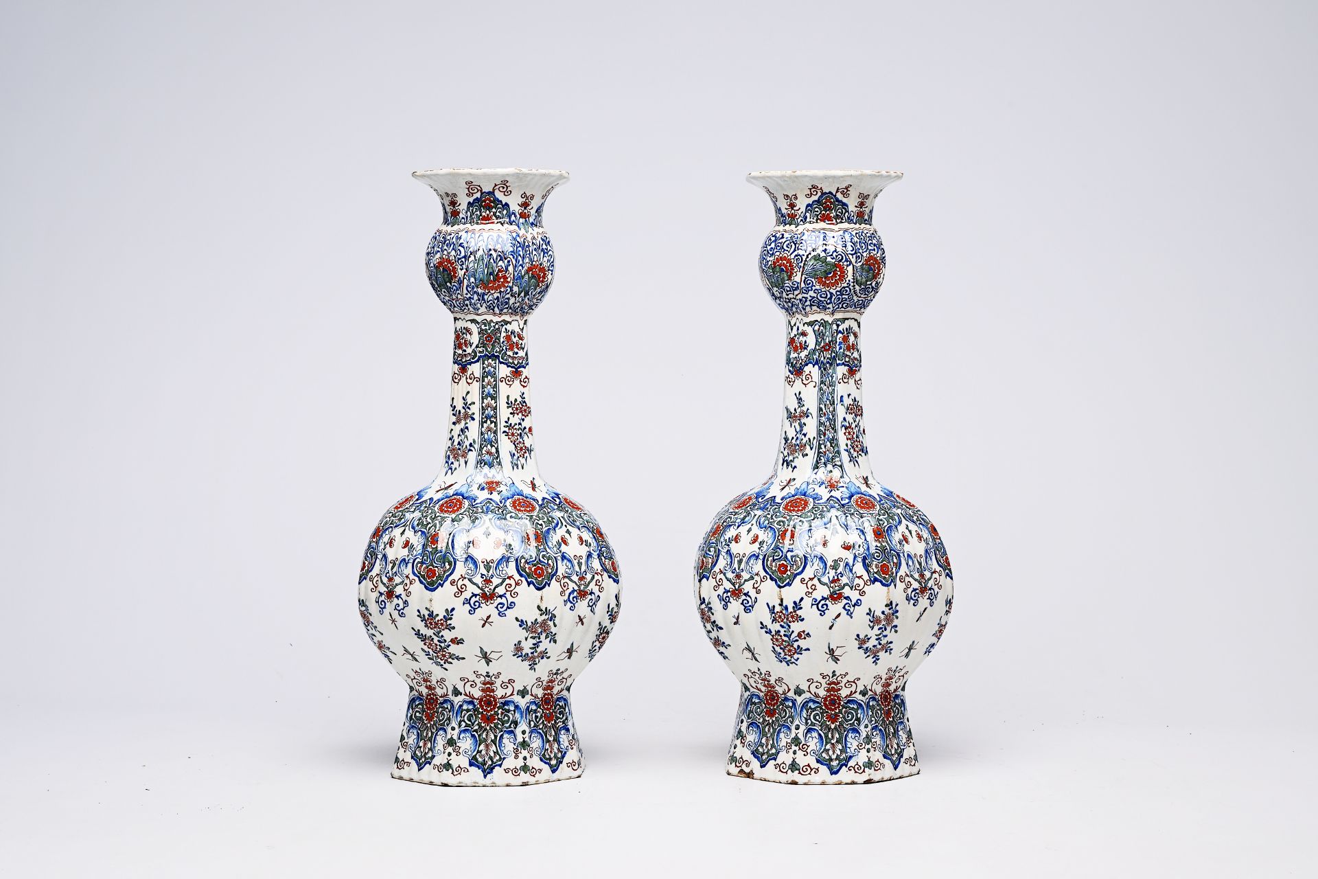 A pair of Dutch Delft cashmire palette vases with floral design, 19th C. - Image 3 of 11