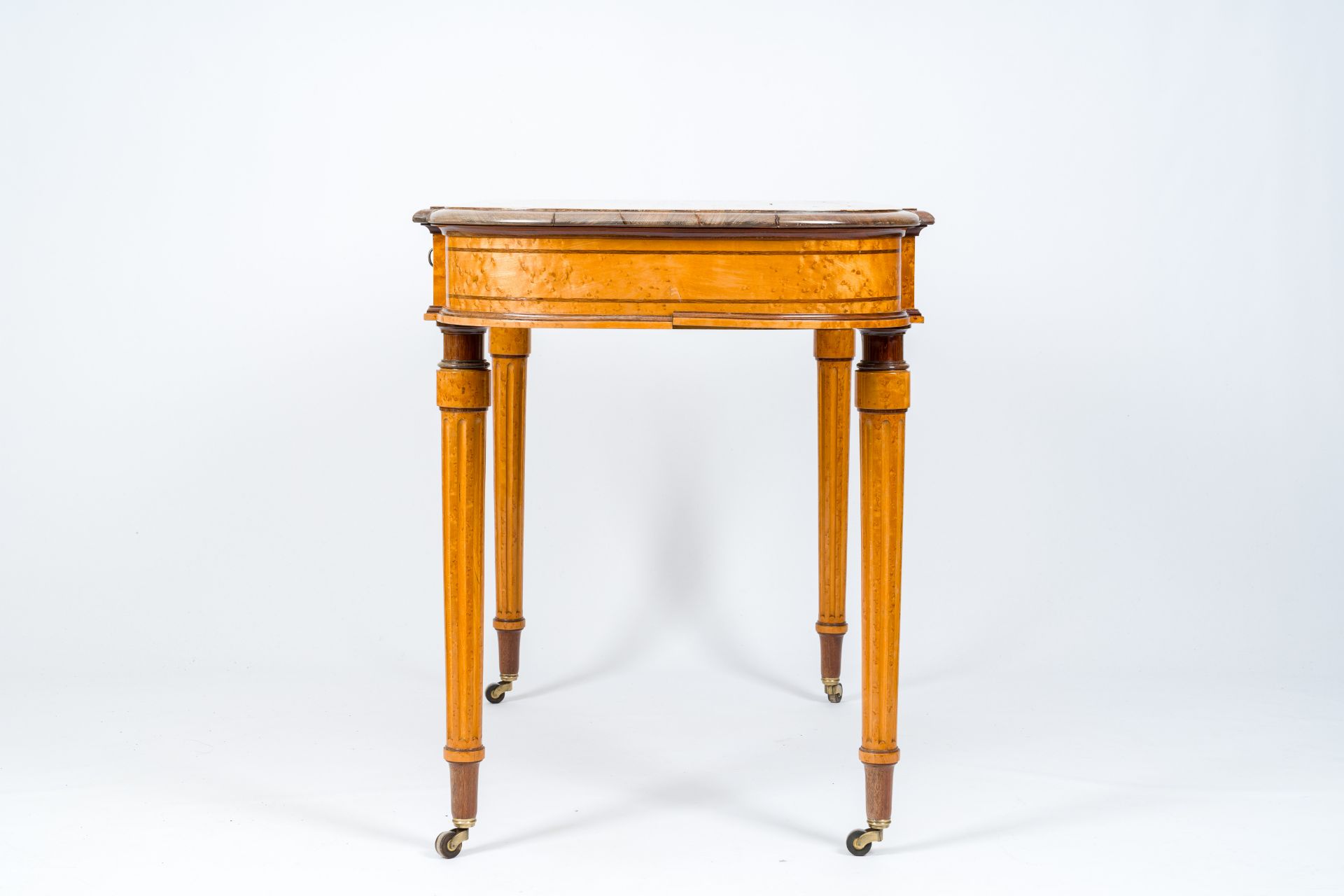 A burl wood veneered parquetry top Biedermeier style table, 19th/20th C. - Bild 4 aus 8