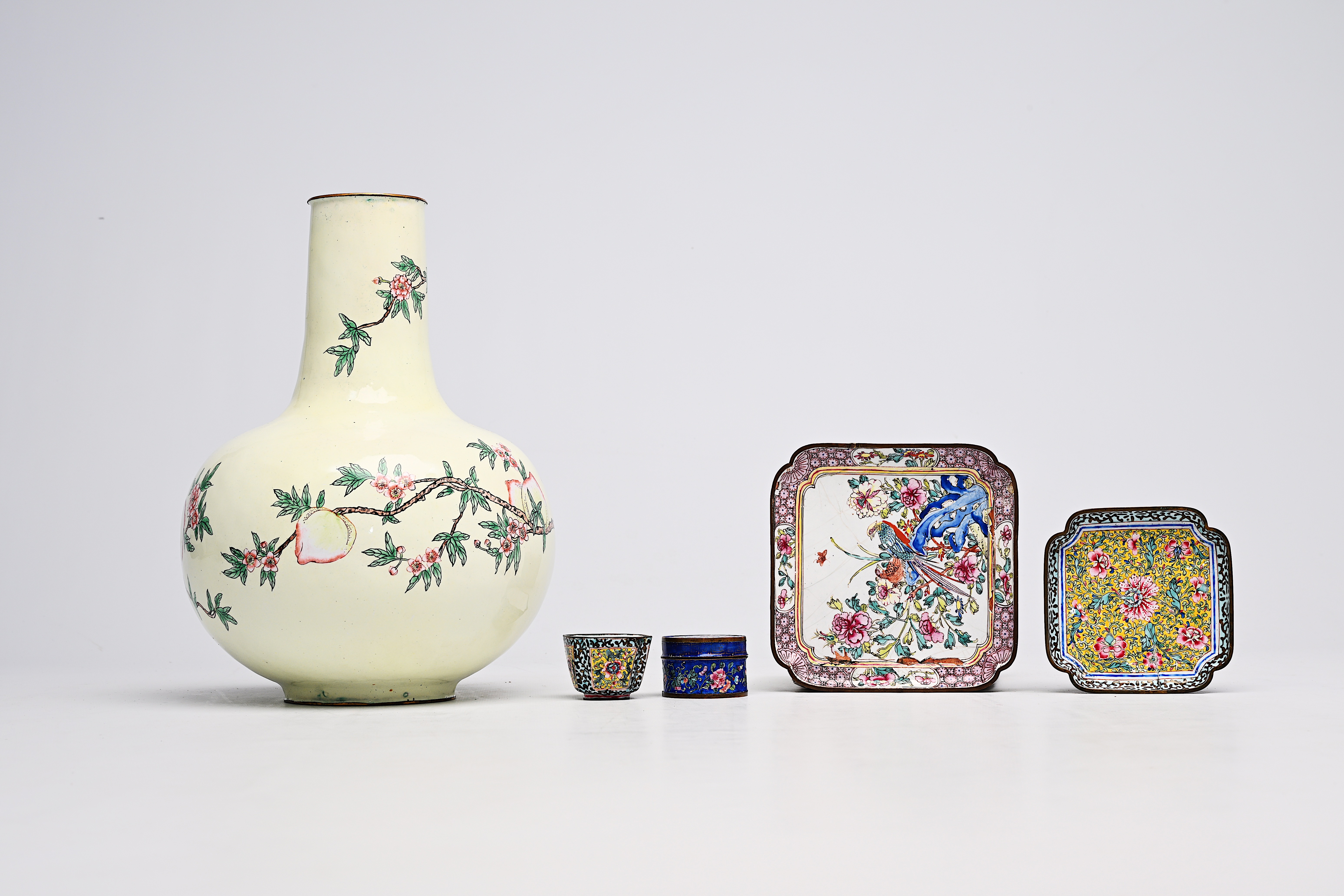 Five various Chinese Canton enamel pieces, Qing/Republic - Image 2 of 6