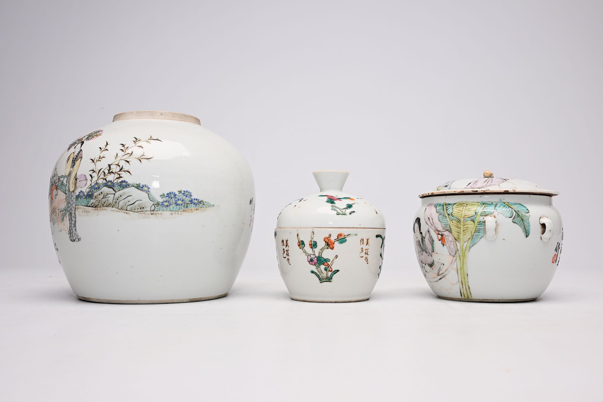 A varied collection of Chinese famille rose and qianjiang cai porcelain, 19th/20th C. - Image 5 of 58