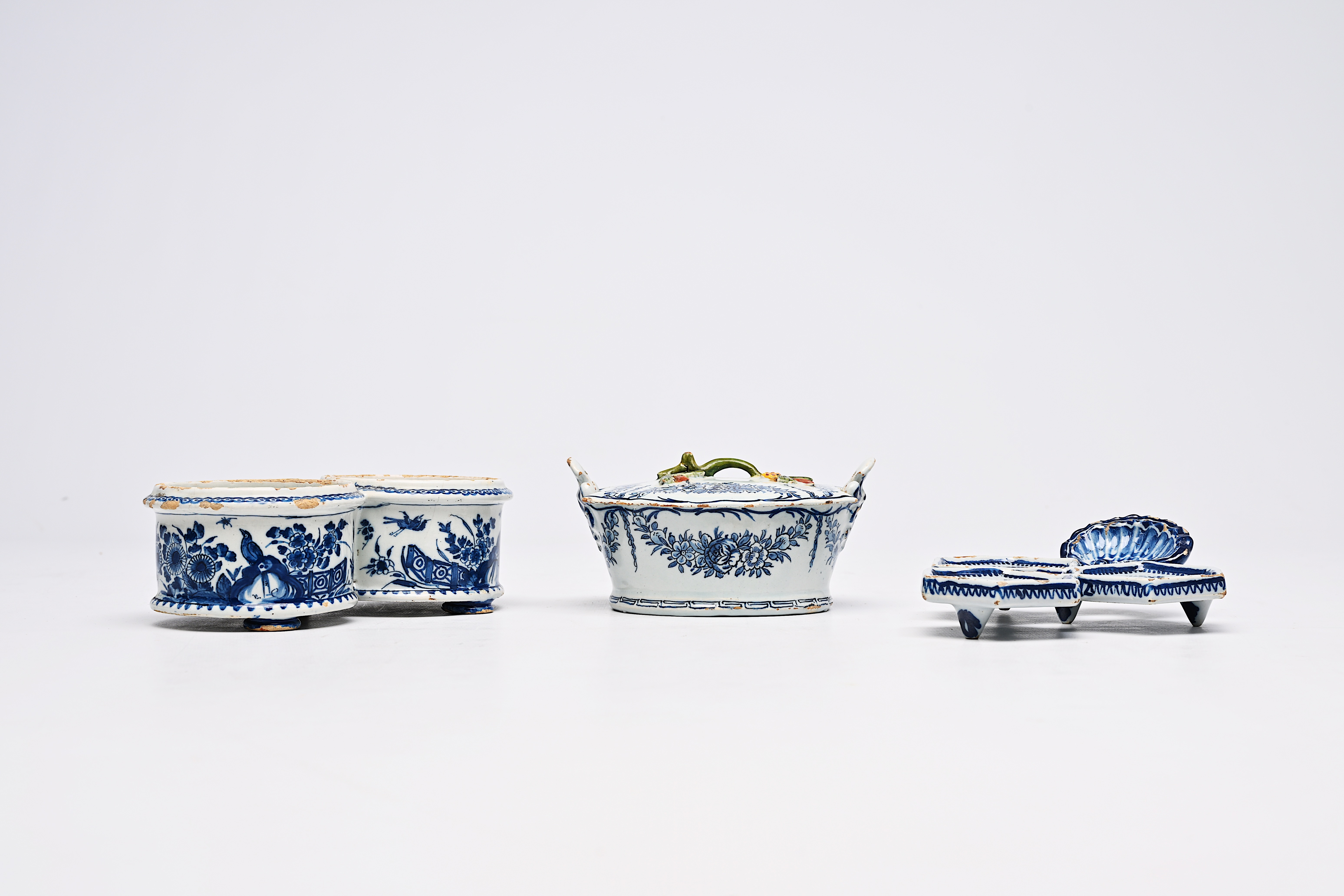 A Dutch Delft blue and white butter tub, an oil and vinegar holder and a spice dish with floral desi - Image 3 of 9