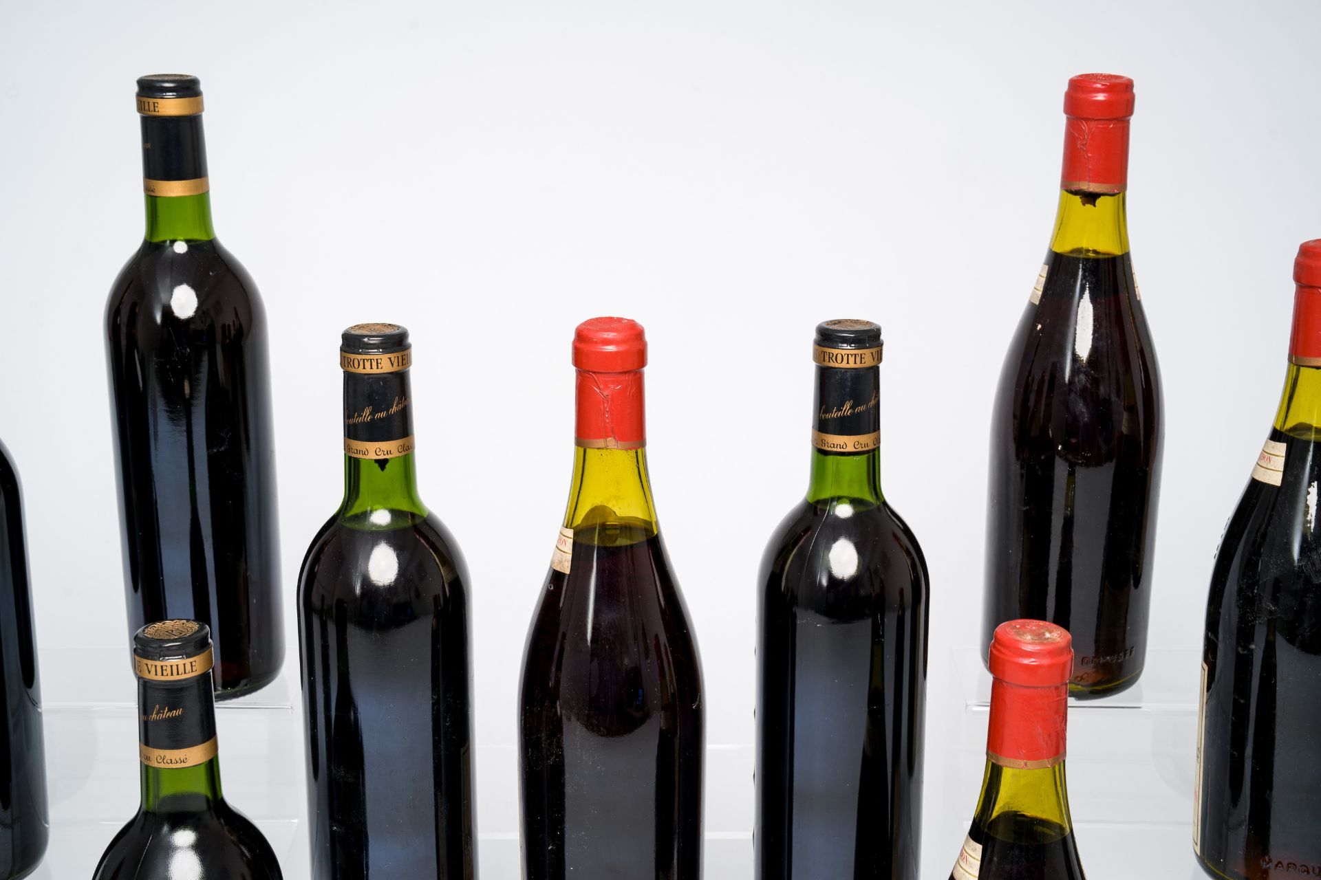 Twelve bottles of Chateau Trotte Vieille Saint-Emilion and twelve bottles of Chateauneuf-du-Pape, Do - Bild 5 aus 9