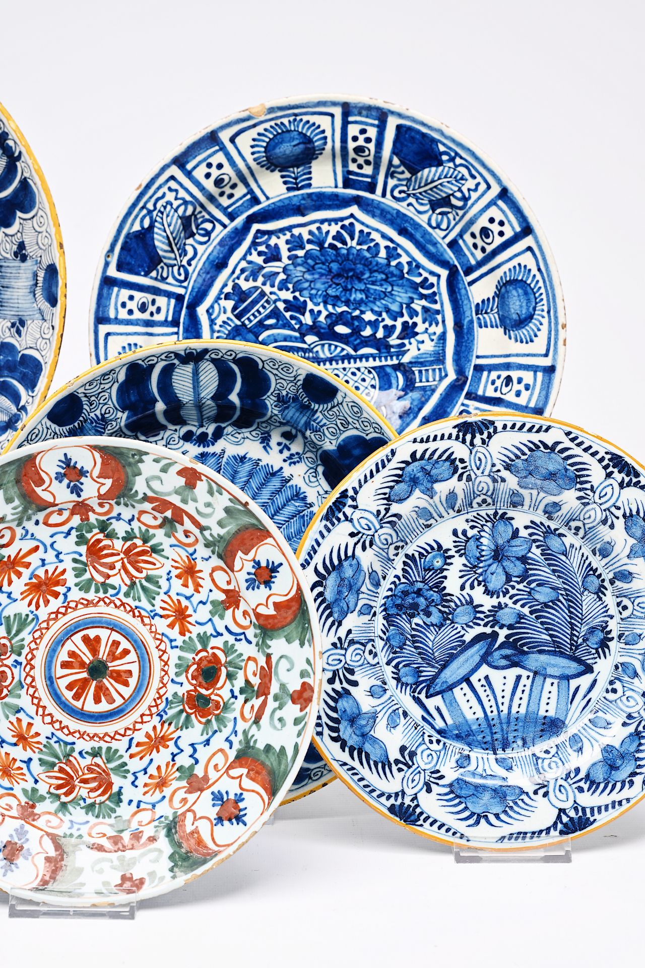 Twelve Dutch Delft blue and white and polychrome plates and dishes, 18th C. - Image 4 of 7