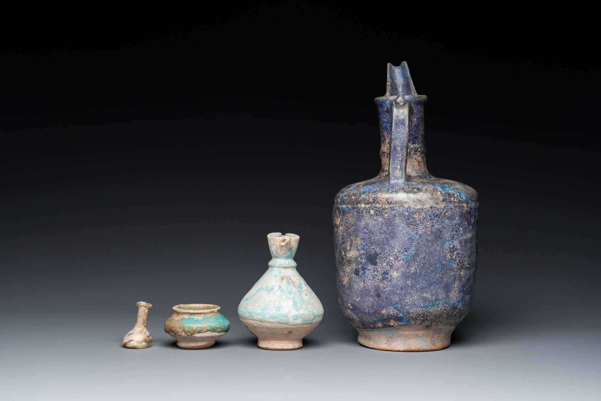 Twelve Ottoman and Persian pottery wares, 13th C. and later - Bild 20 aus 34