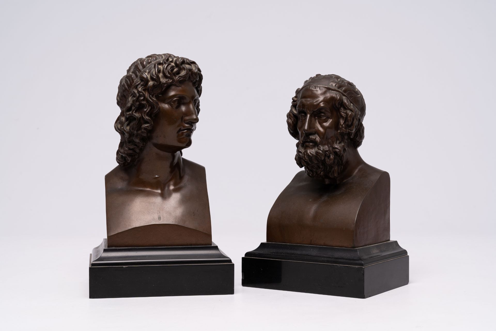 French school: Two busts after the antique, a.o. Homer, patinated bronze on a black marble base, fou - Bild 3 aus 14