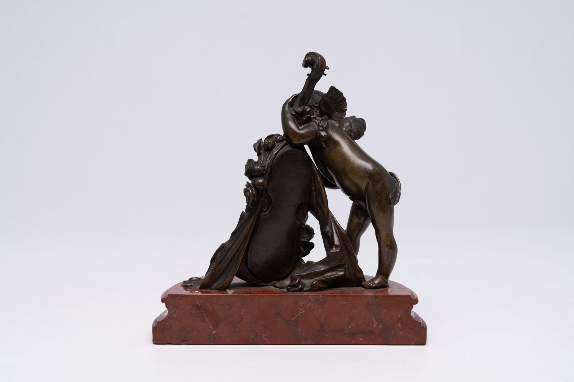 French school: An angel playing a double bass, brown patinated bronze on a red marble base, 19th/20t - Image 4 of 7
