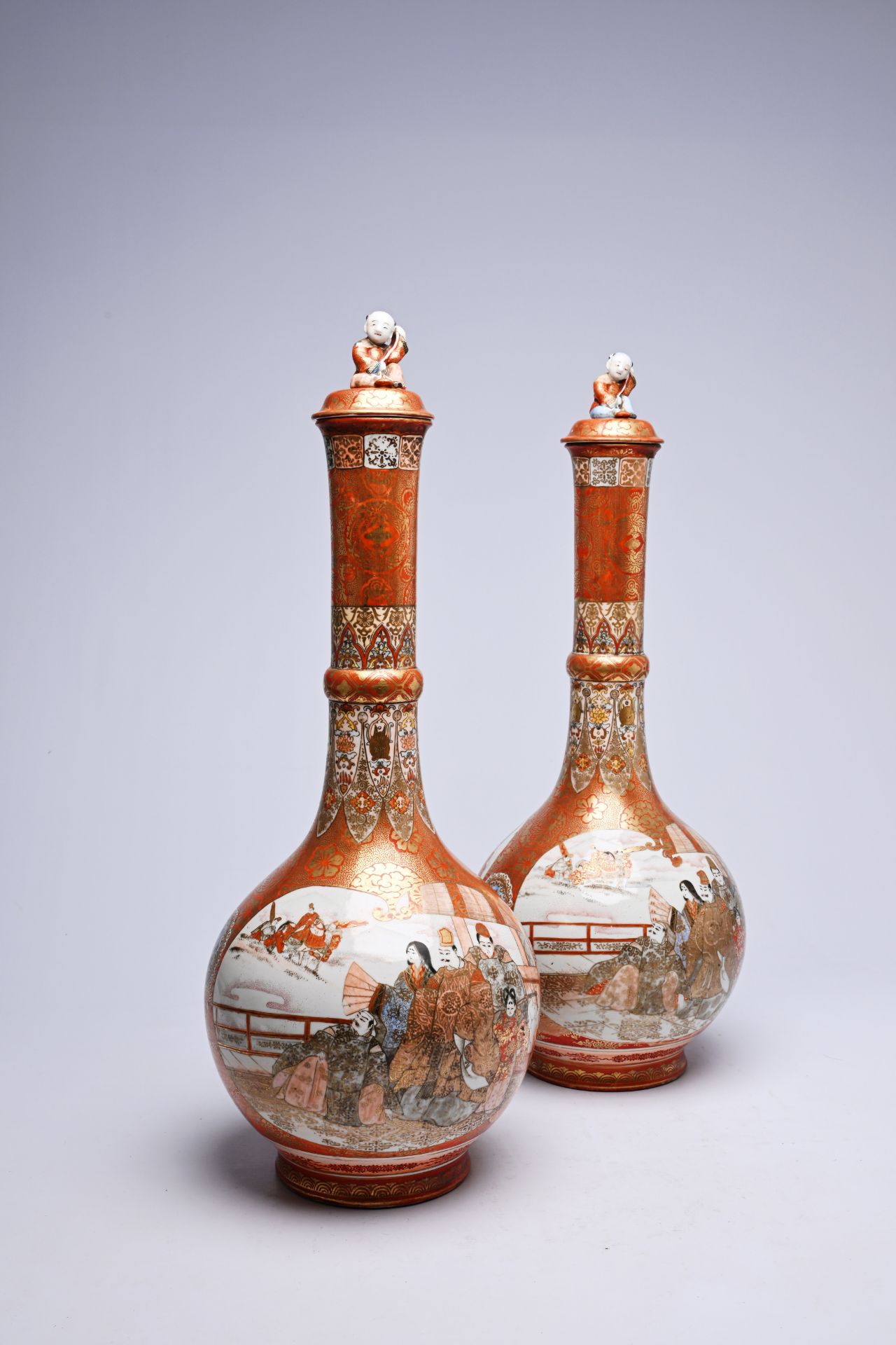 A pair of Japanese Kutani bottle-shaped vases and covers with a coot among blossoming branches and f - Image 5 of 11