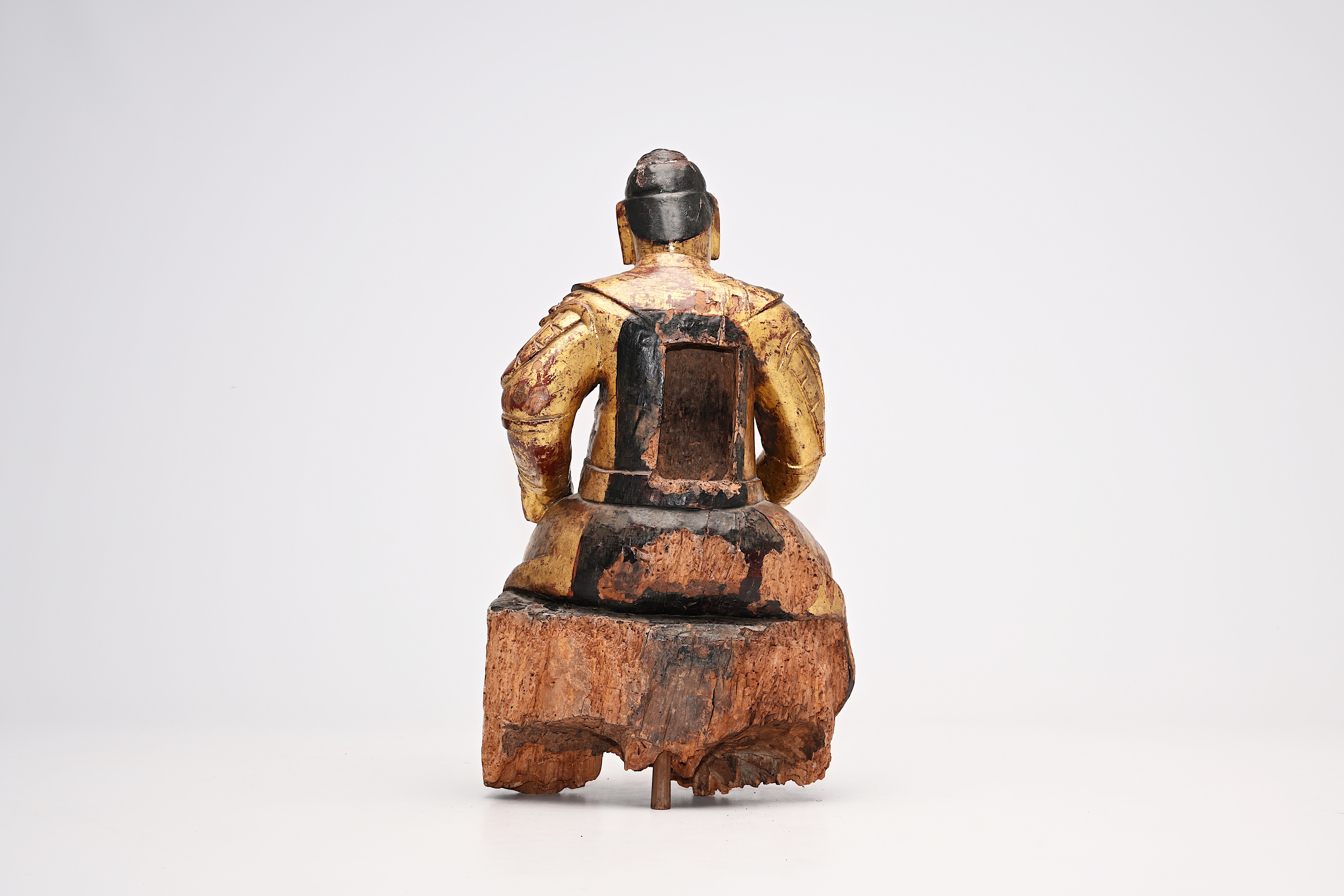 A carved, gilt and polychrome painted wood guardian figure, China, probably 17th C. - Image 3 of 9