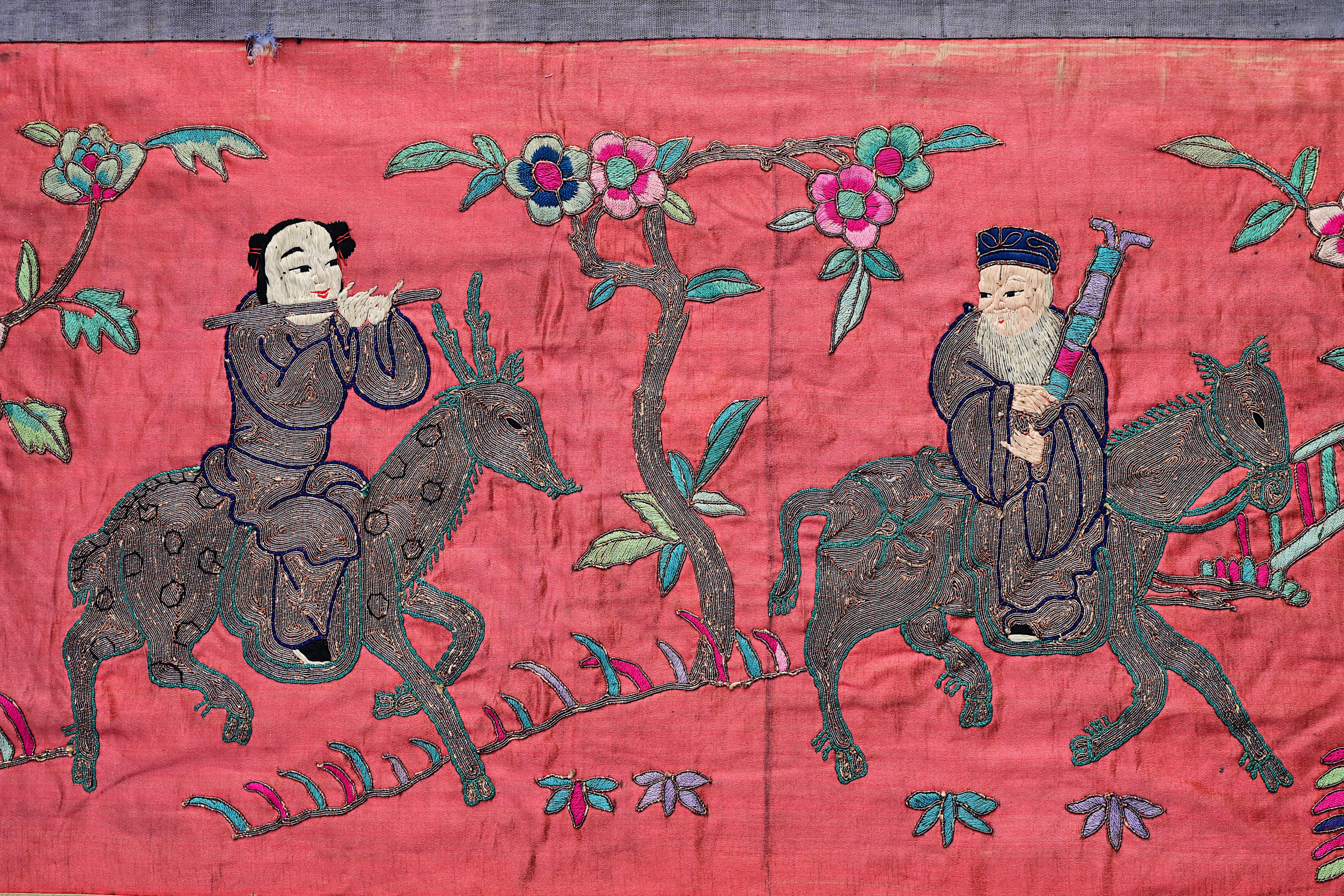 A long Chinese horizontal silk embroidered 'Eight Immortals' altar cloth with silver thread, 19th C. - Image 12 of 13