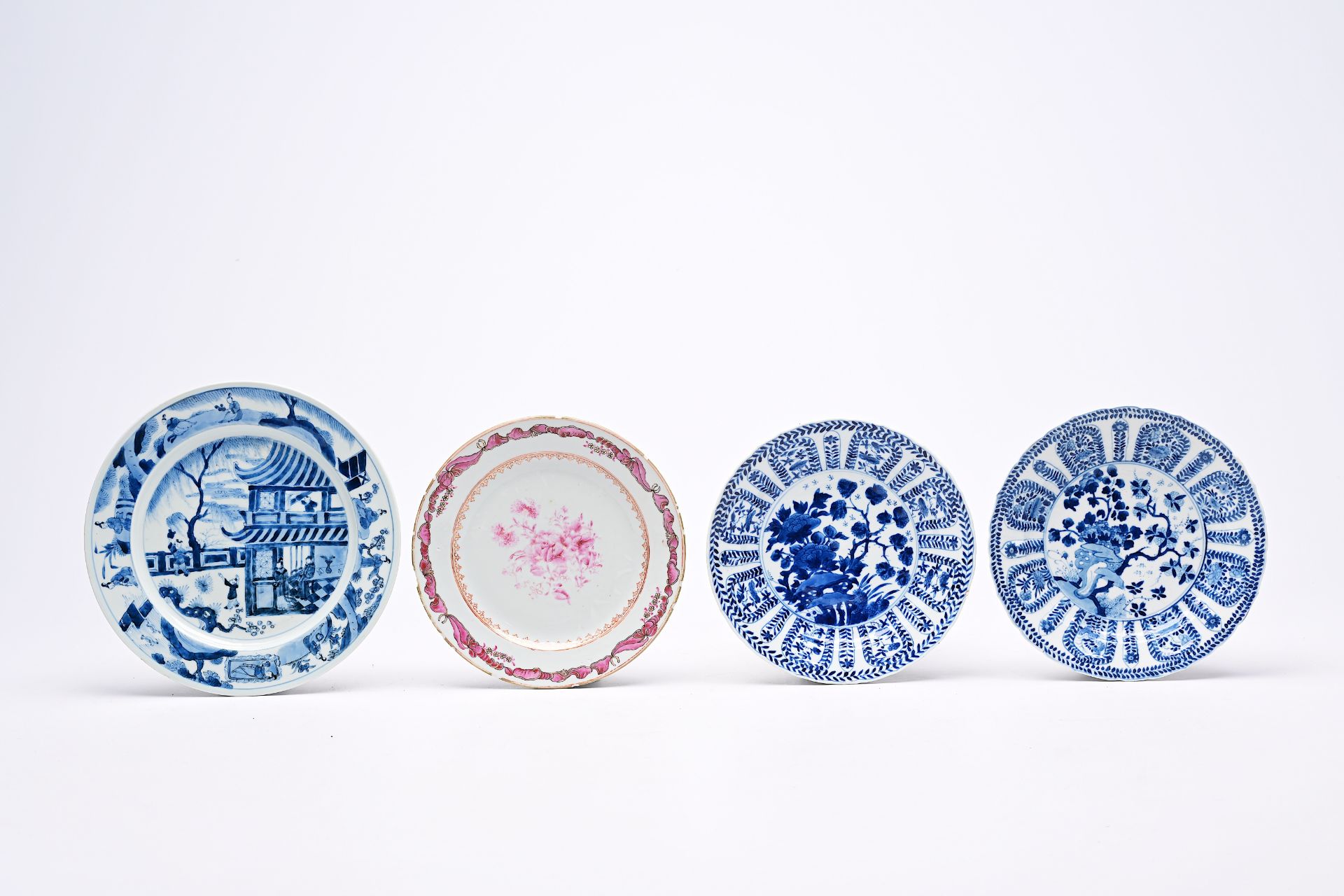 A varied collection of Chinese blue, white, famille rose and Imari style porcelain, 18th C. and late - Bild 2 aus 14