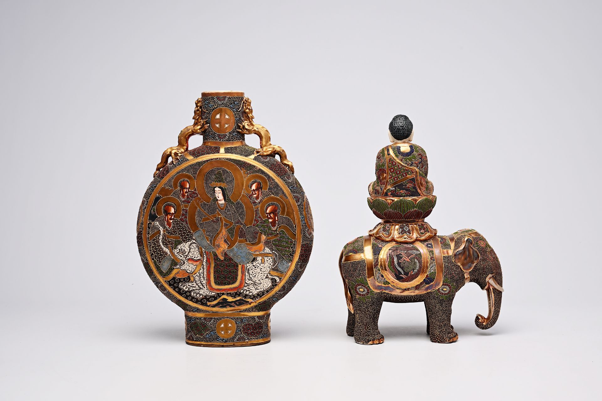 Three Japanese Satsuma 'moonflask' vases, a 'koro' incense burner and a Buddha on an elephant, Meiji - Bild 10 aus 18