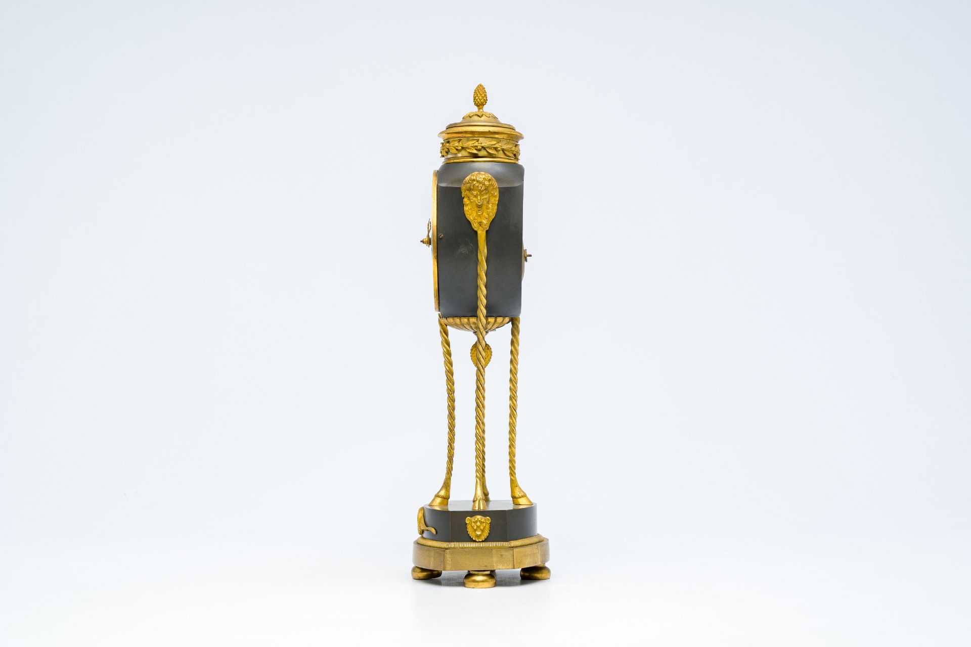 An elegant French Neoclassical patinated and gilt bronze mantel clock with mascarons, 19th C. - Image 4 of 9