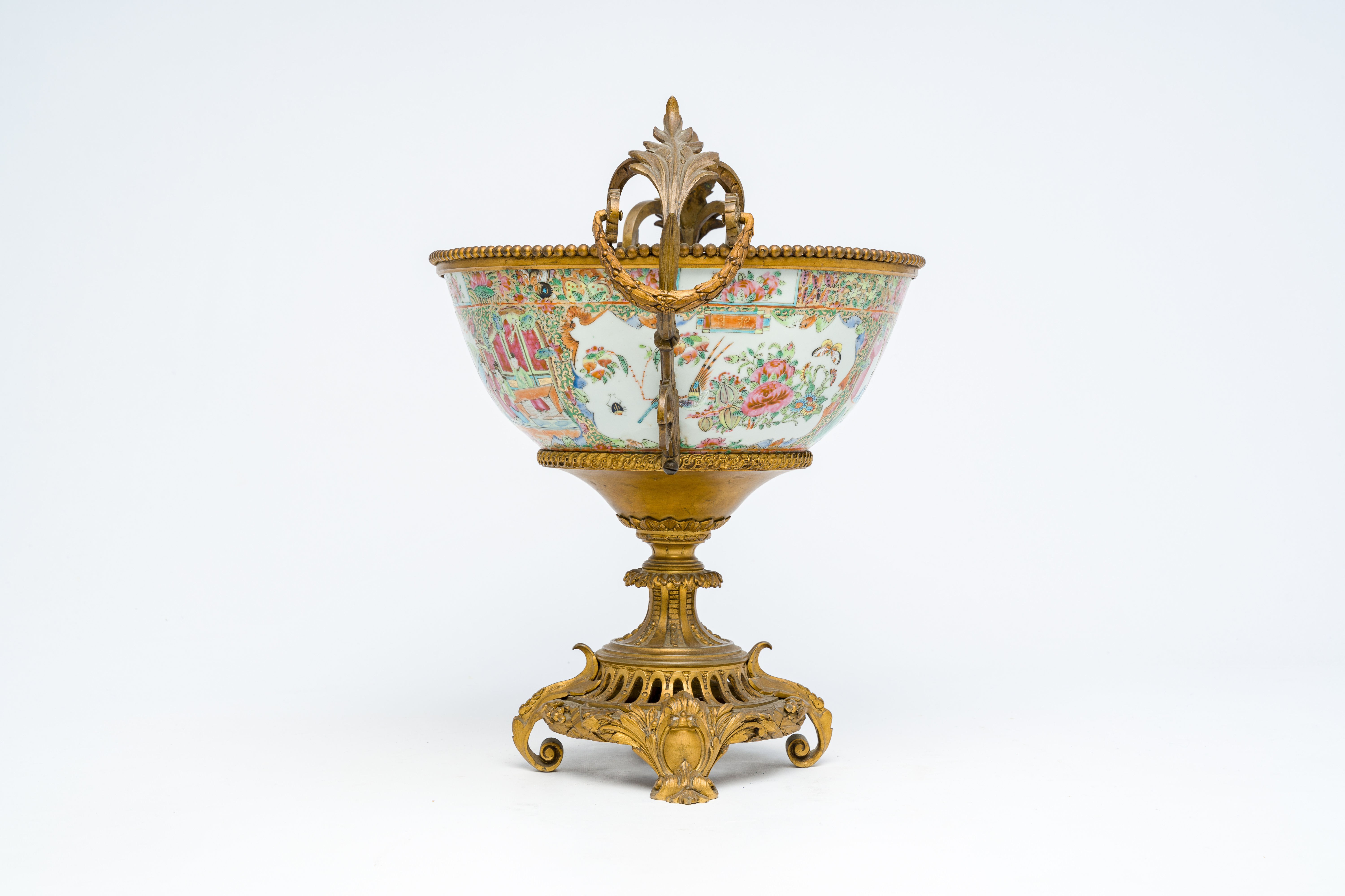 A Chinese Canton famille rose bowl with gilt bronze mounts, 19th C. - Image 3 of 7