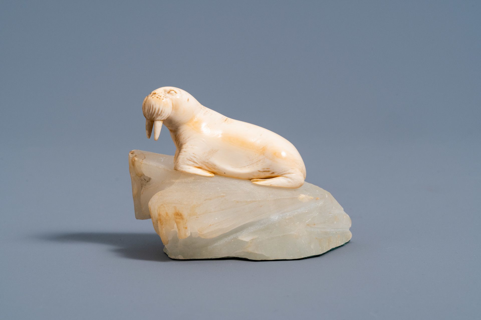 European school: A carved ivory figure of a walrus sitting on a gemstone ice floe, late 19th C. - Image 4 of 11