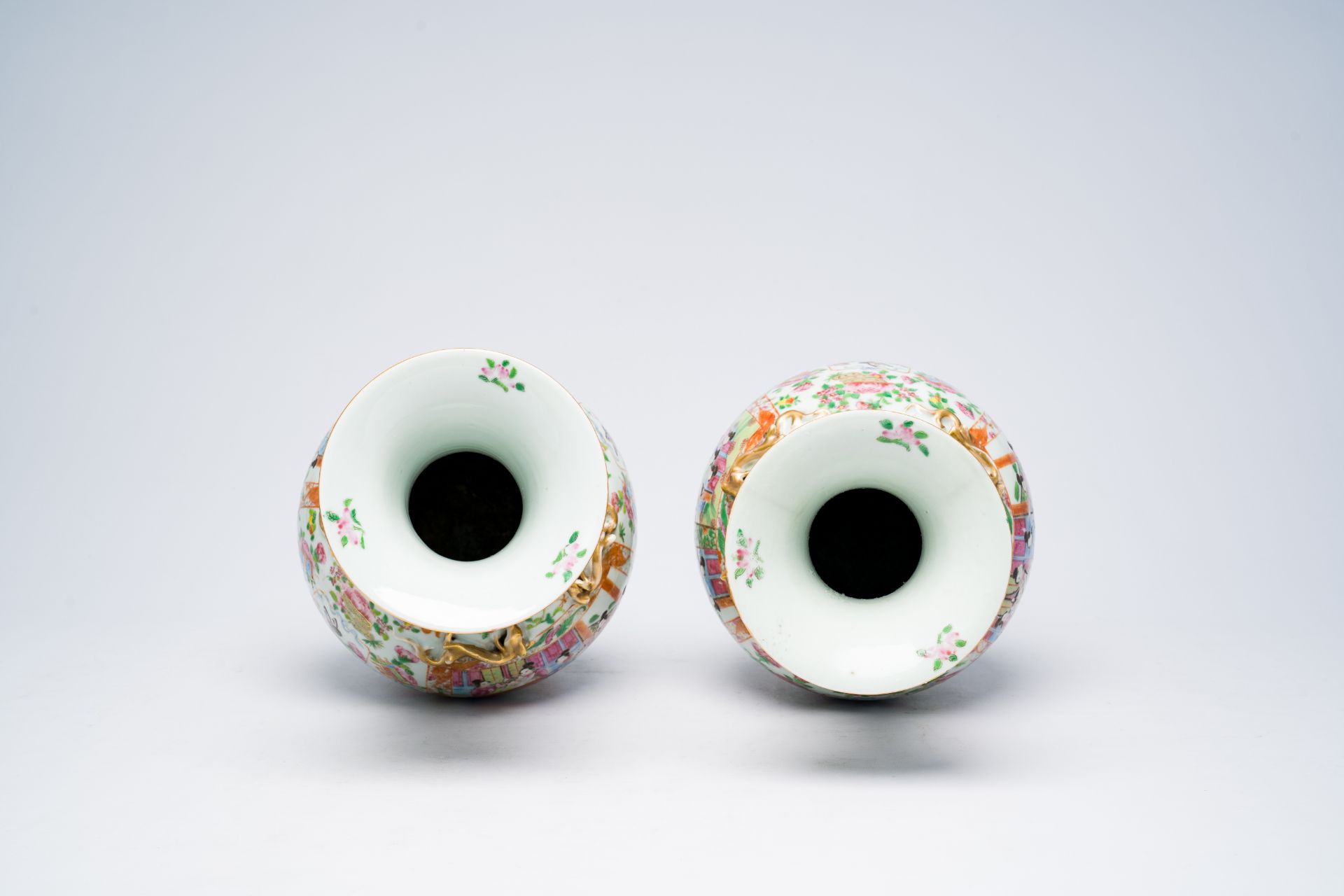 A pair of Chinese Canton famille rose vases with palace scenes, floral design and antiquities, 19th - Image 10 of 28