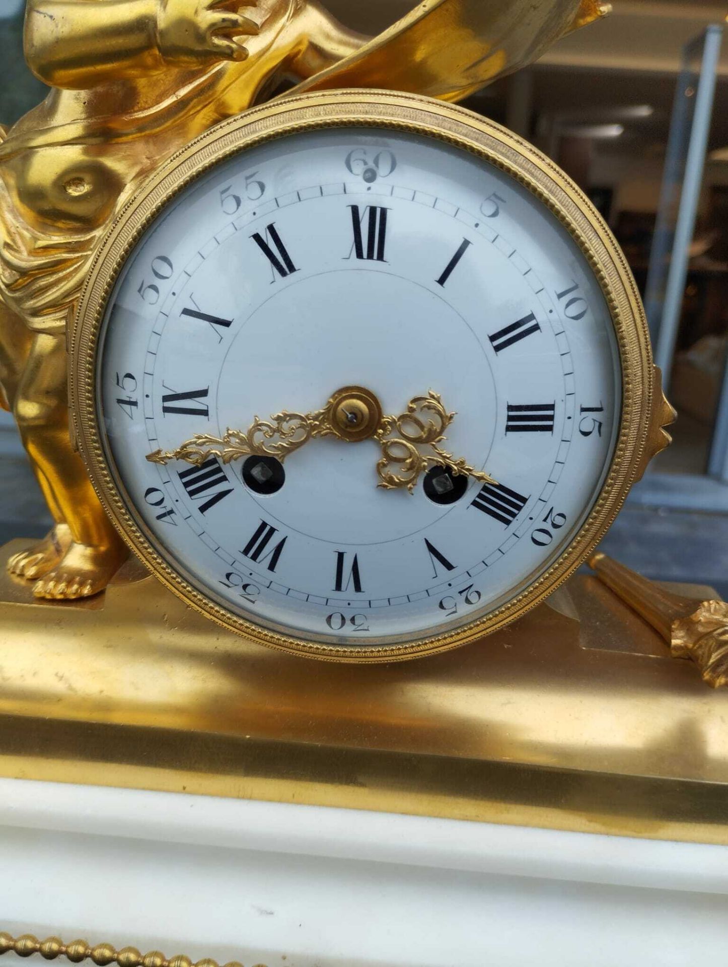 A French gilt bronze mounted white marble three-piece clock garniture with putti, 19th C. - Image 32 of 34