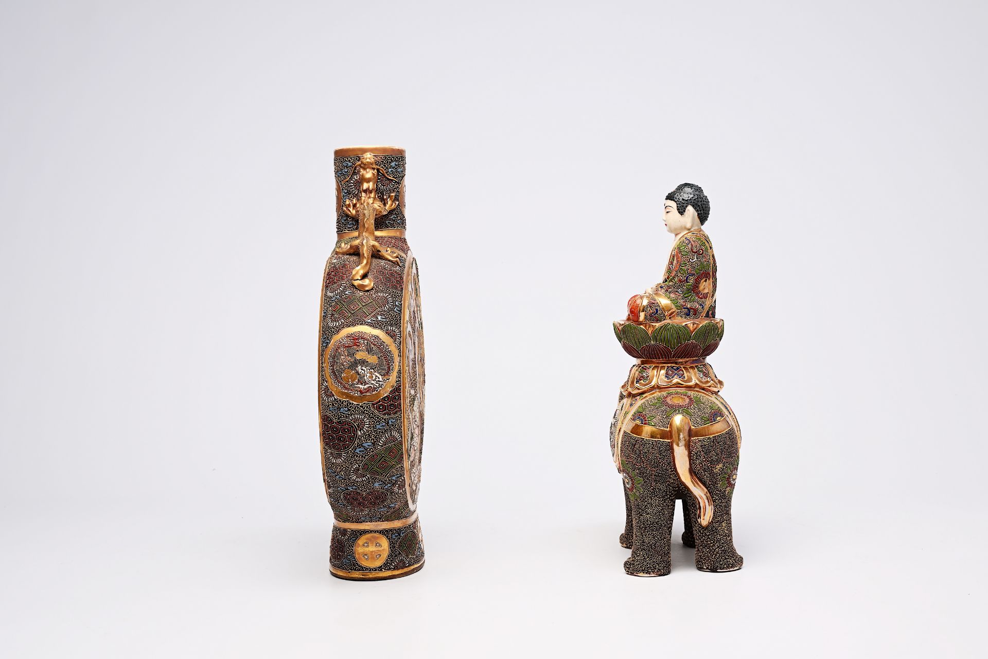 Three Japanese Satsuma 'moonflask' vases, a 'koro' incense burner and a Buddha on an elephant, Meiji - Bild 9 aus 18