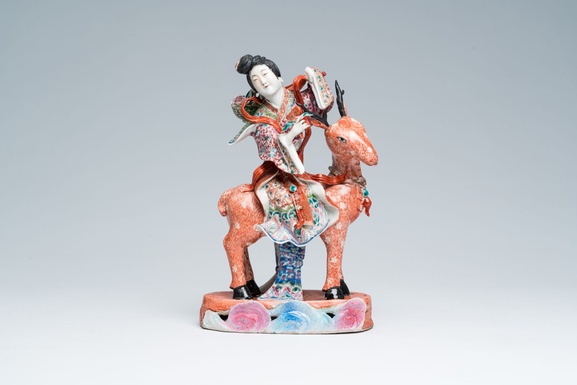 A Chinese famille rose 'Magu and deer' group, 19th/20th C. - Bild 4 aus 14