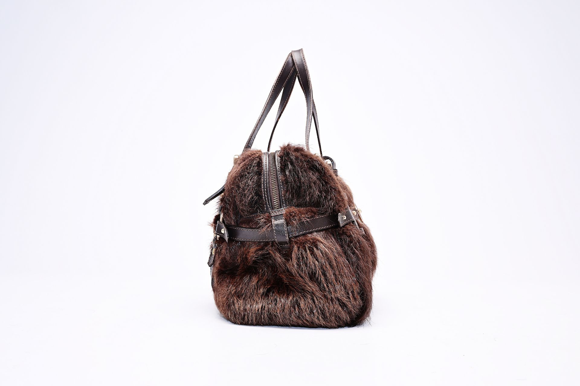 An Italian Gucci limited edition 85th anniversary fur and leather handbag, 20th C. - Bild 3 aus 6