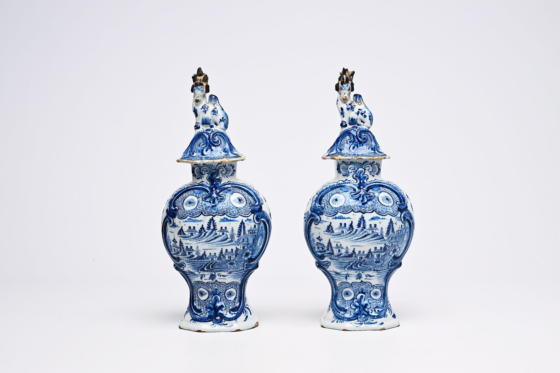 A pair of Dutch Delft blue and white vases and covers with landscapes and four various plates, 18th/ - Bild 5 aus 13