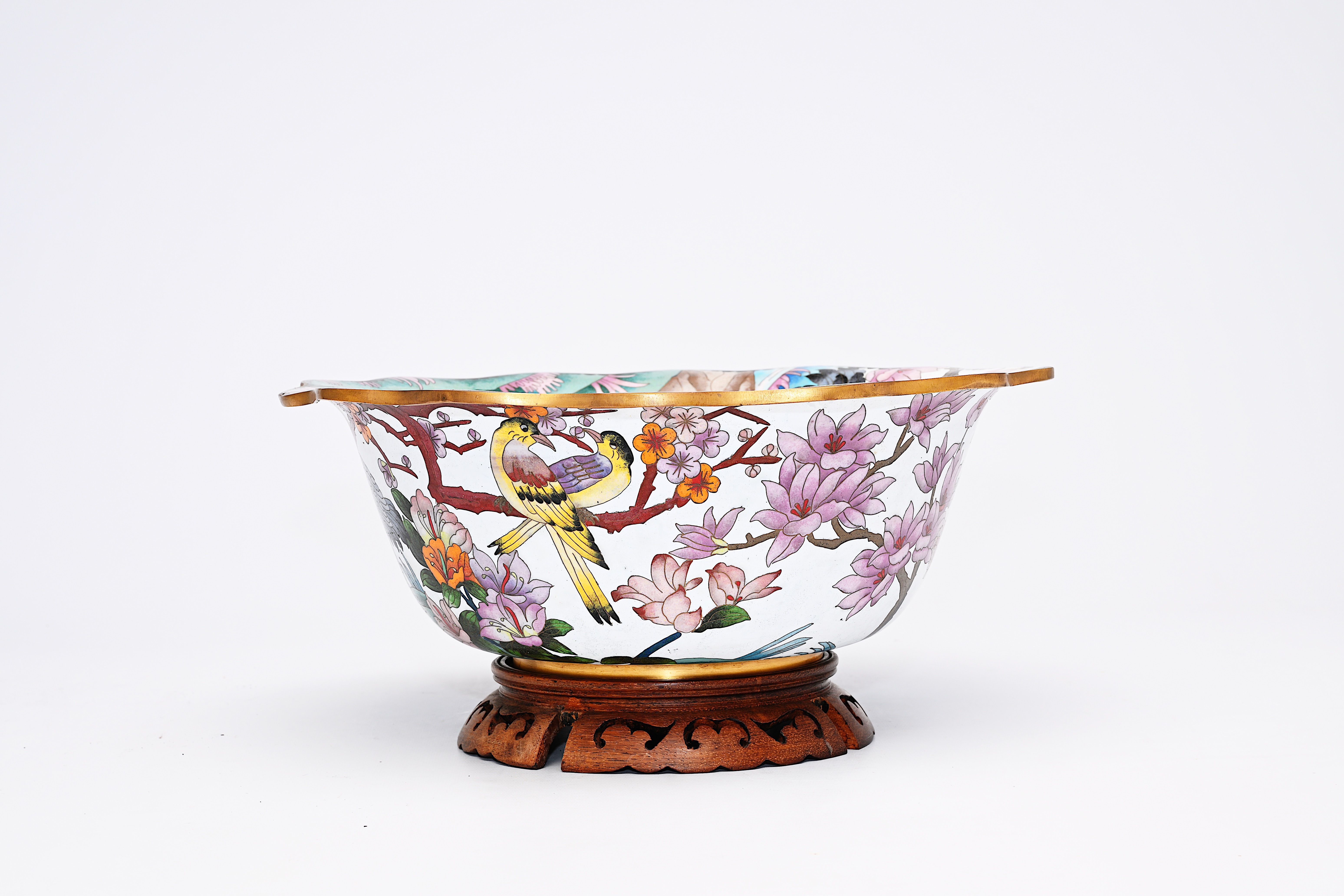 A large Chinese cloisonne dish and a bowl with cranes, 20th C. - Image 5 of 13