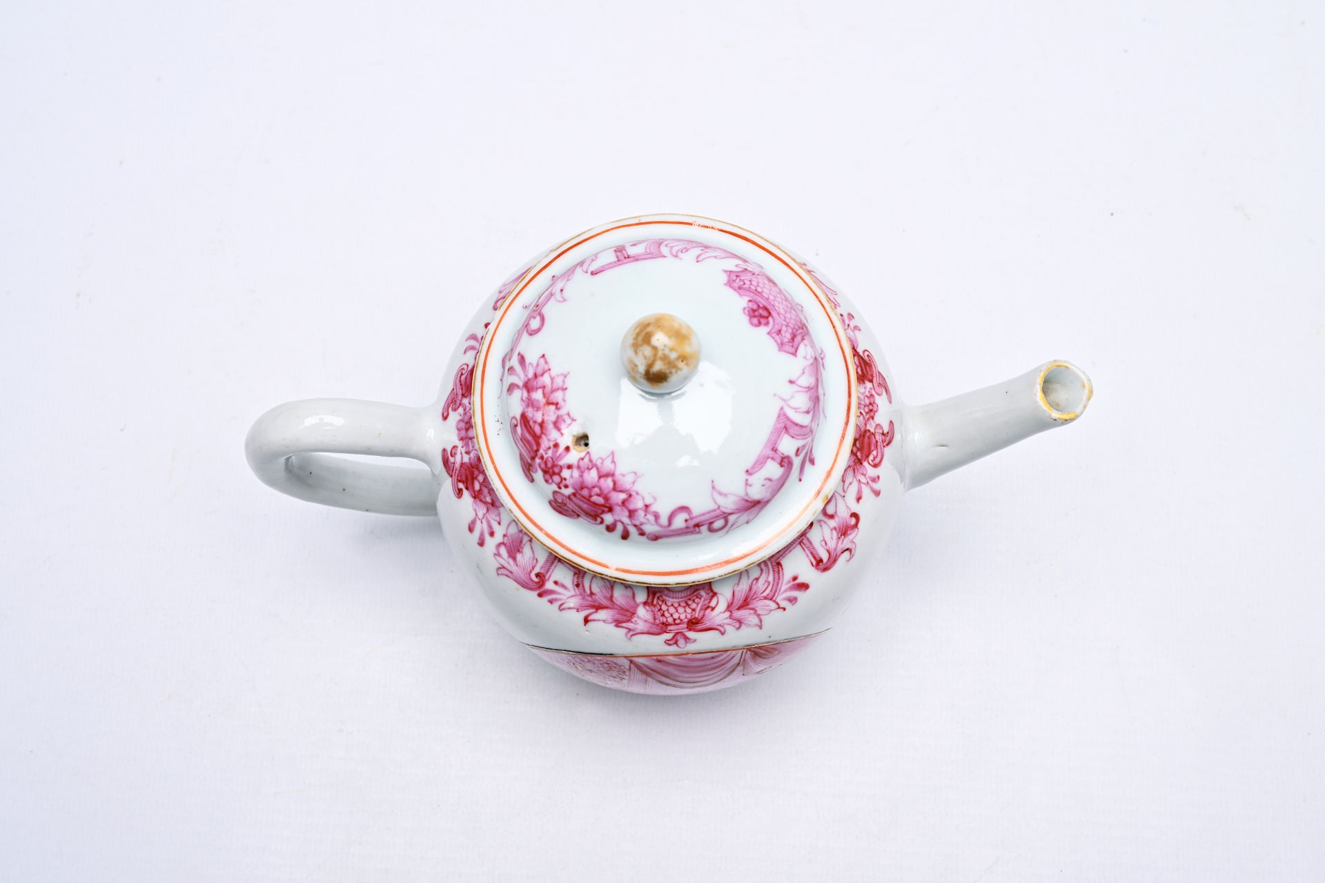 A rare Chinese puce-decorated export porcelain teapot and cover with a romantic subject, Qianlong - Image 4 of 6