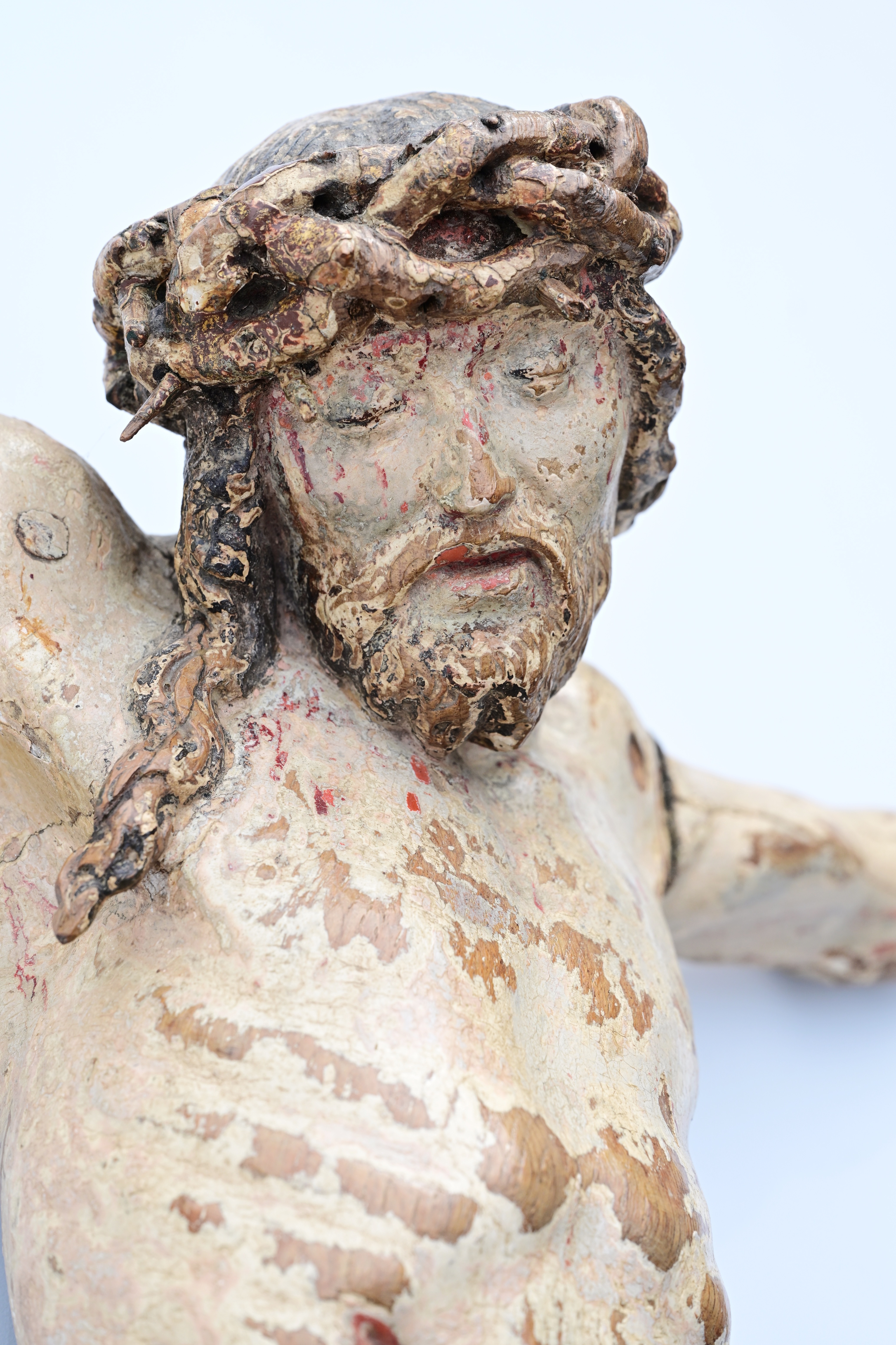 A Flemish carved and polychrome painted oak Corpus Christi, 16th C. - Image 9 of 10