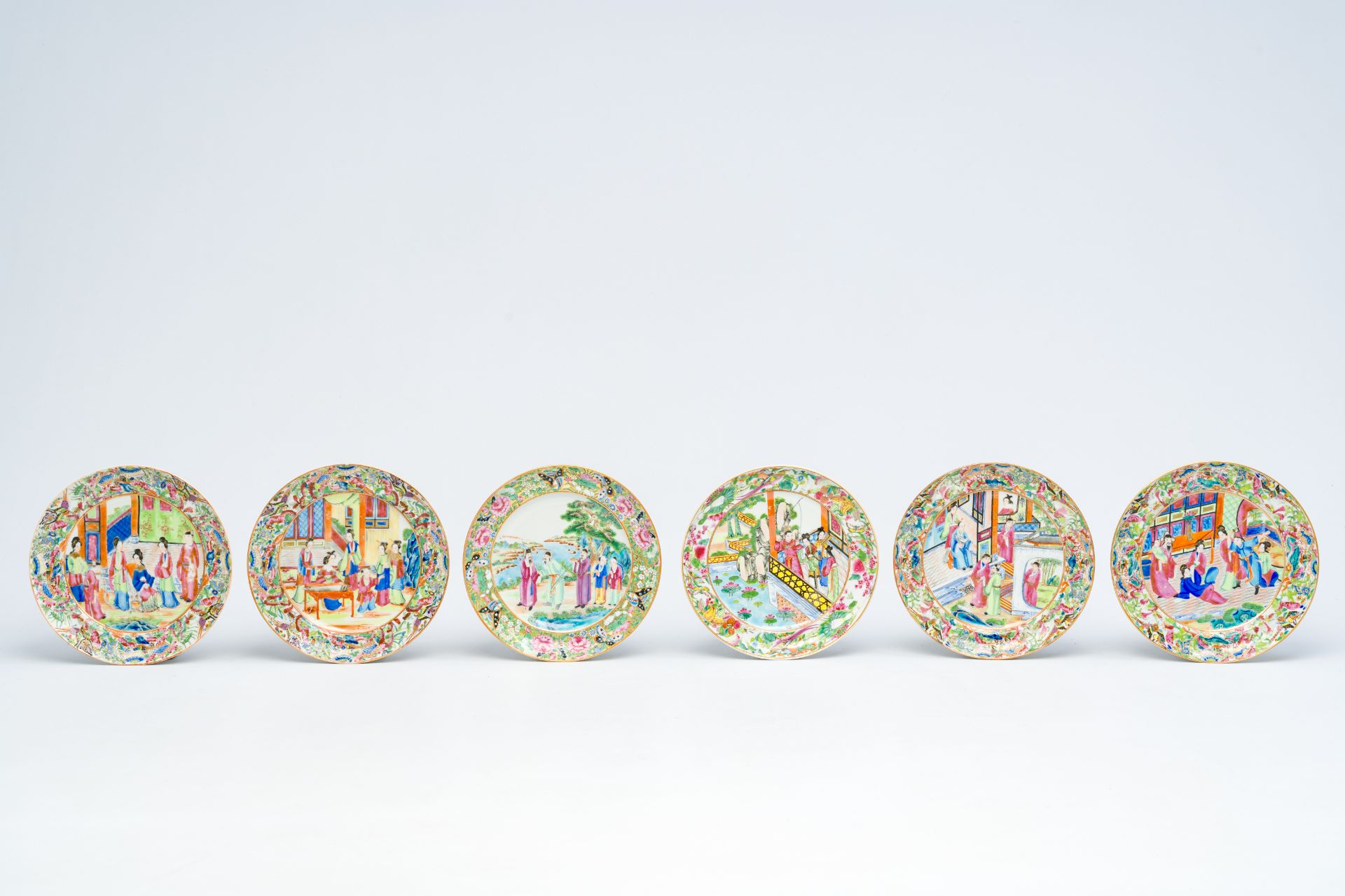 Twelve Chinese Canton famille rose plates with an animated design, 19th C. - Bild 2 aus 5