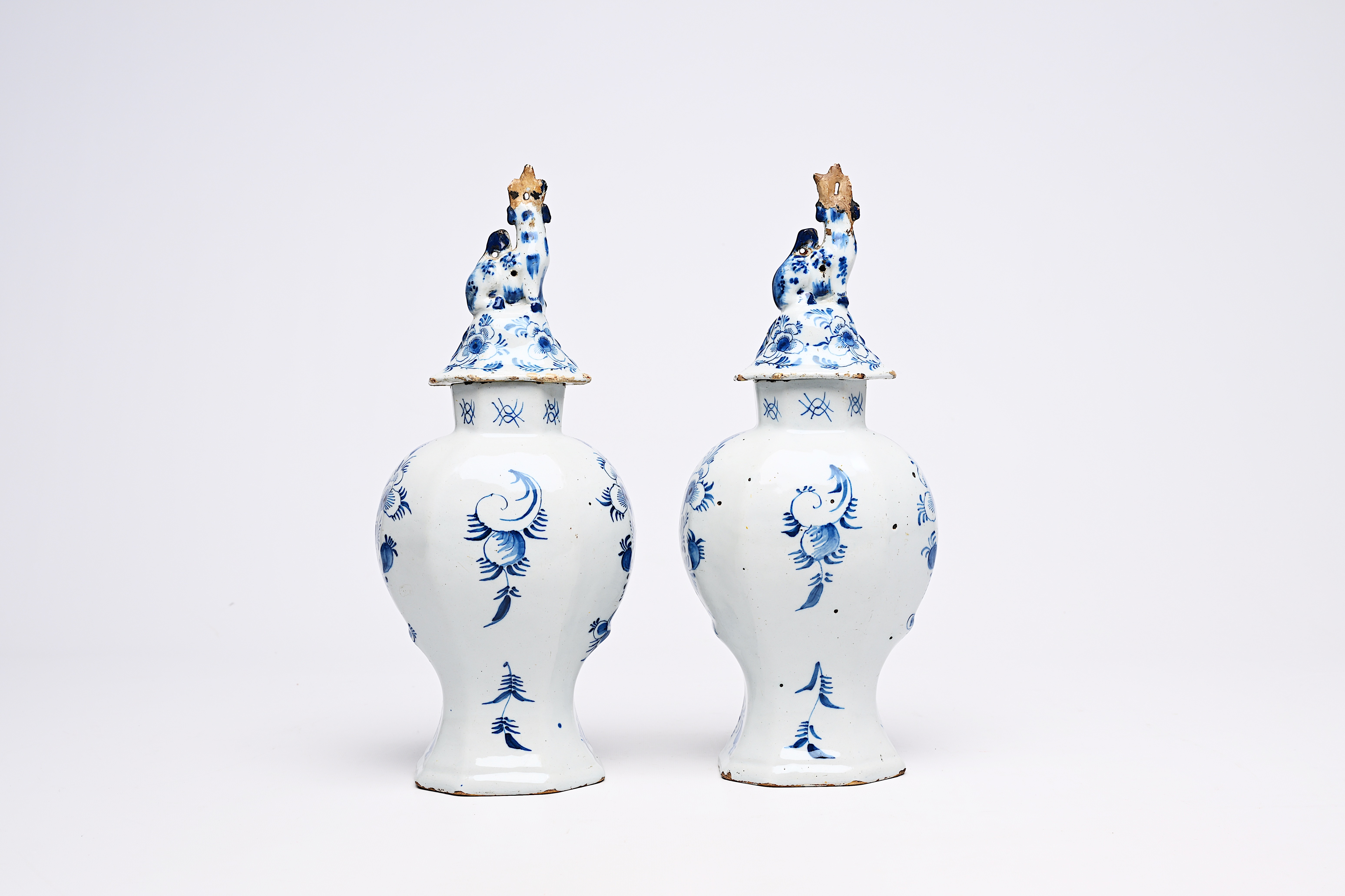 A pair of Dutch Delft blue and white vases and covers with landscapes and four various plates, 18th/ - Image 7 of 13