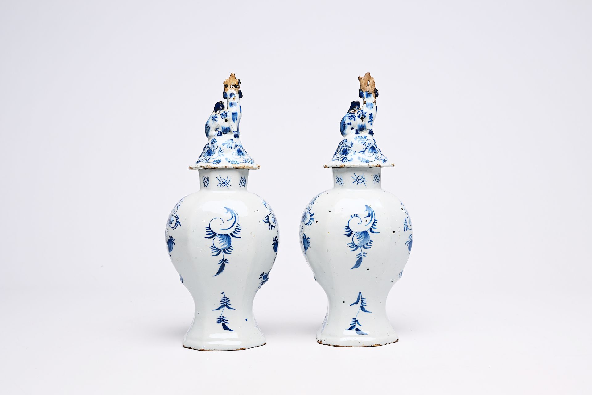 A pair of Dutch Delft blue and white vases and covers with landscapes and four various plates, 18th/ - Image 7 of 13