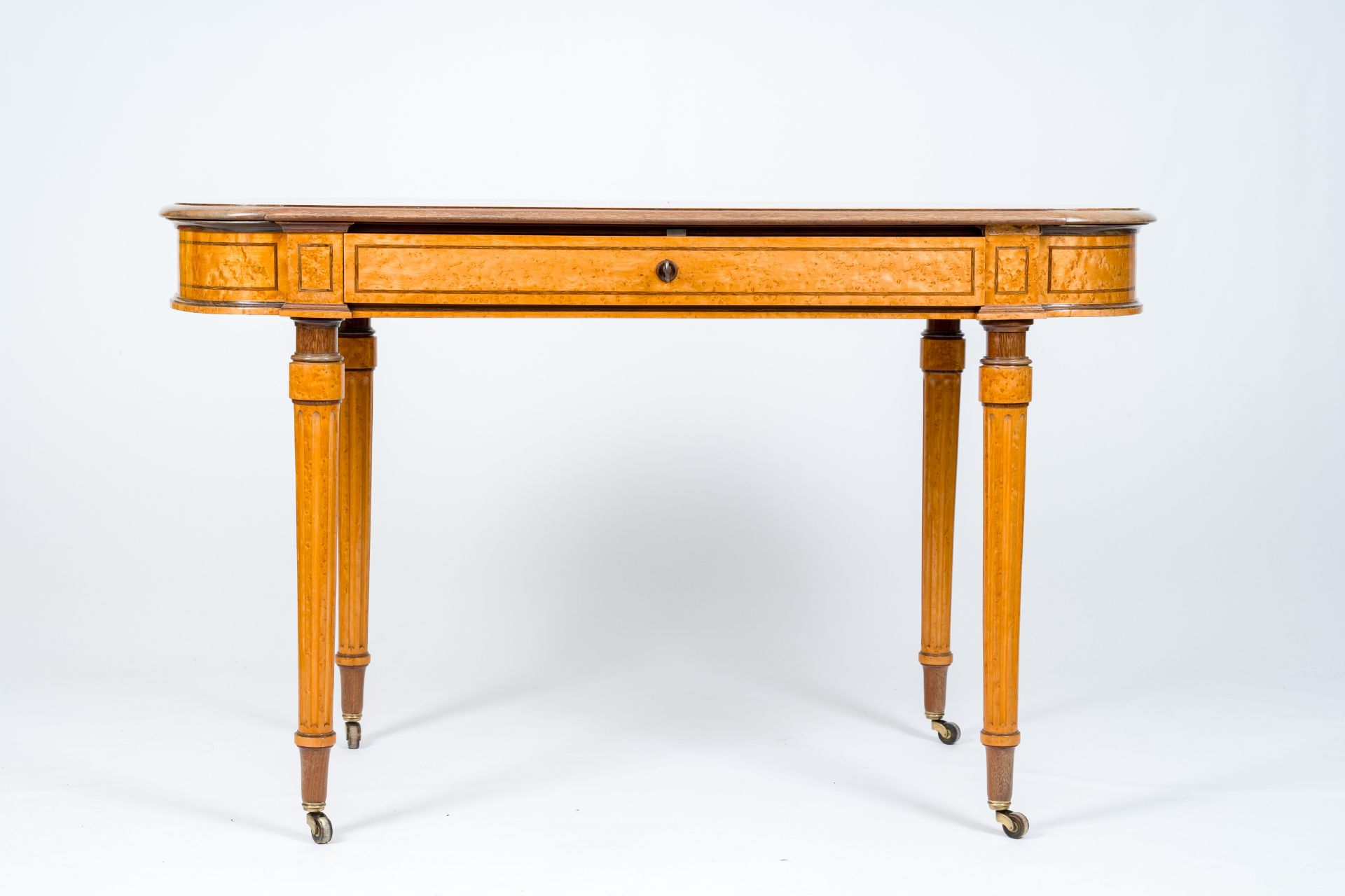 A burl wood veneered parquetry top Biedermeier style table, 19th/20th C. - Bild 3 aus 8
