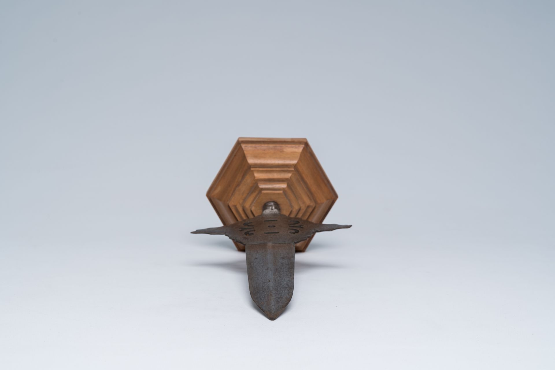 An open worked wrought iron spearhead on a wood stand, 19th C. or earlier - Image 6 of 8