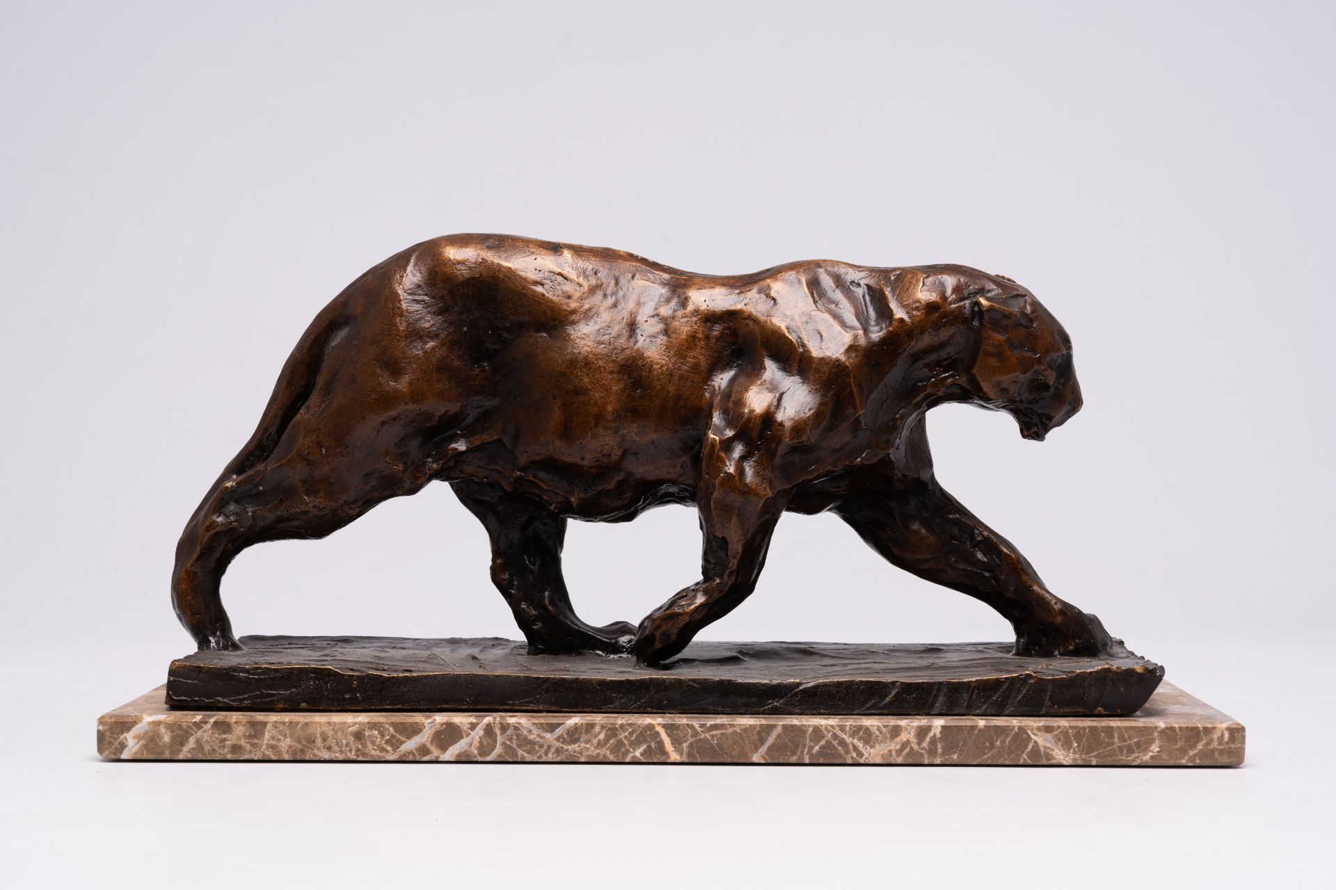 Rembrandt Bugatti (1884-1916, after): 'Panthere marchant', brown patinated bronze on a marble base, - Bild 6 aus 13