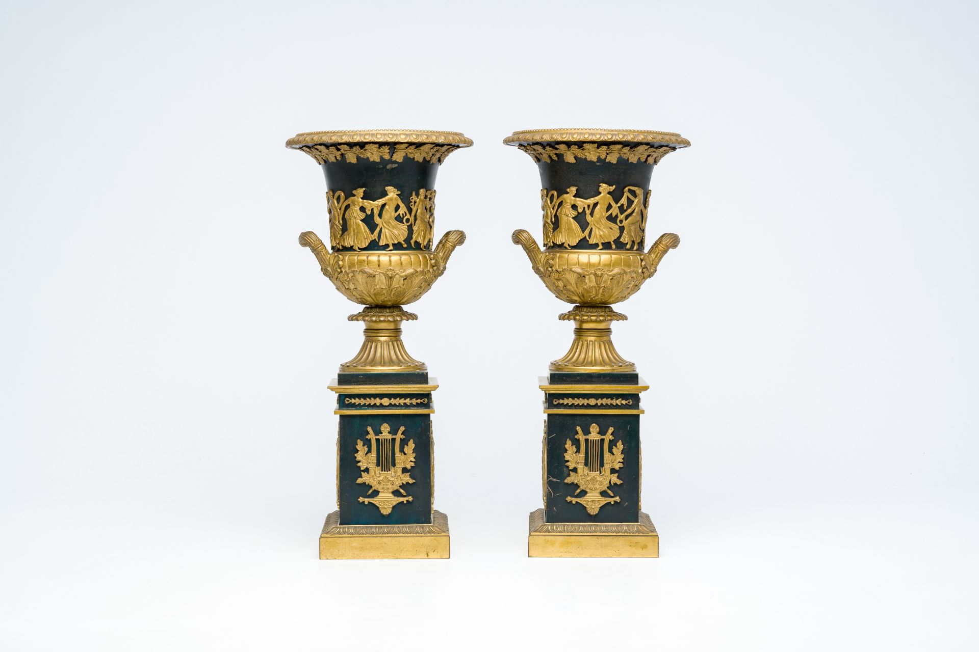 A pair of French patinated and gilt bronze 'Campana' urns in the style of Thomire, 19th/20th C. - Image 2 of 7