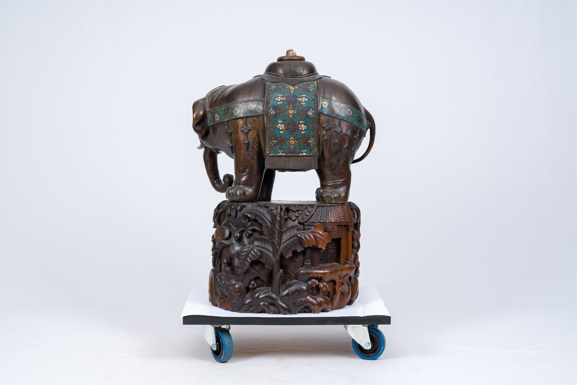 A large Japanese bronze and champleve enamel elephant on a carved wood base, Meiji, 19th C. - Image 4 of 11