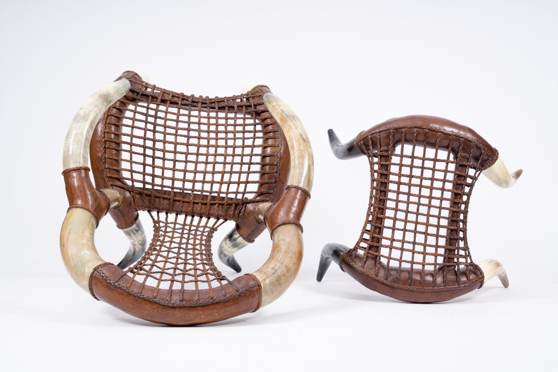 In the manner of Michel Haillard (1959): A leather and horn armchair and matching ottoman, second ha - Image 6 of 7