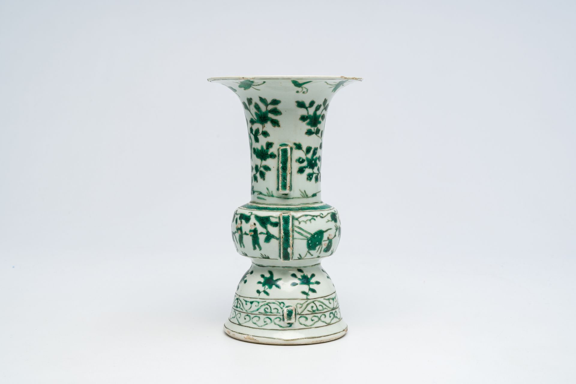 A Chinese famille verte 'zun' vase, 19th C. - Image 2 of 6